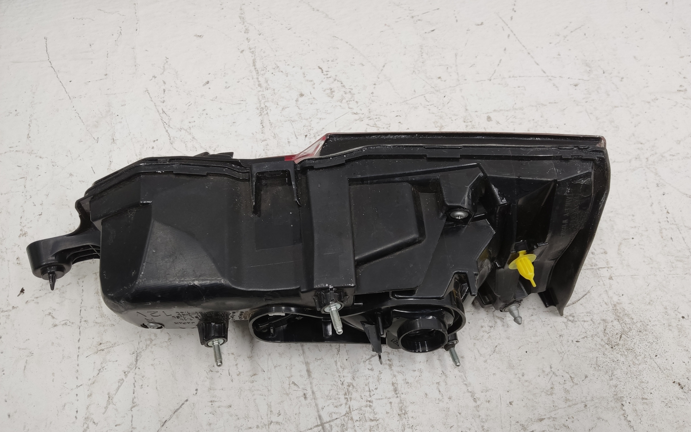 Фонарь задний правый внутренний Lexus NX LED