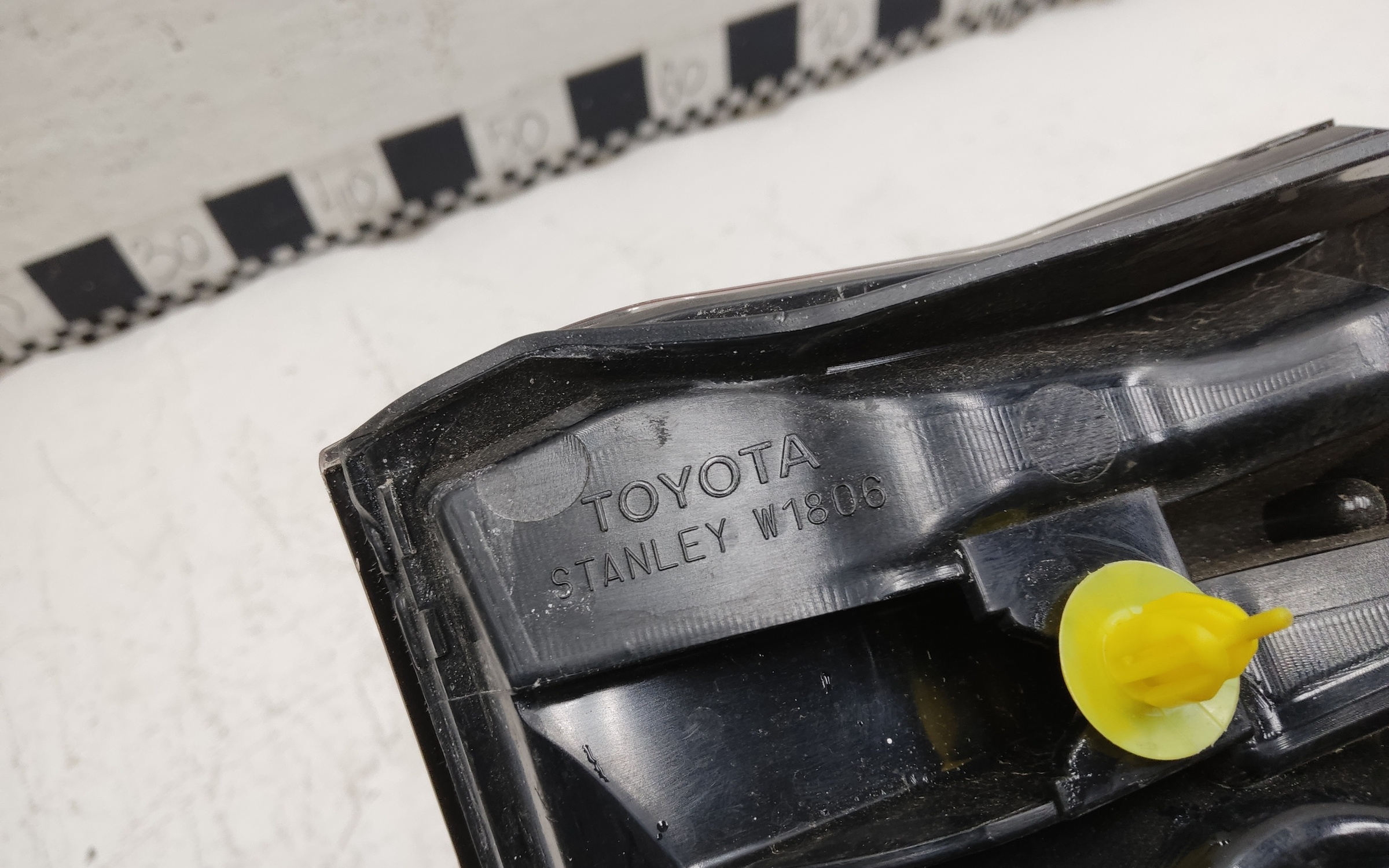 Фонарь задний правый внутренний Lexus NX LED