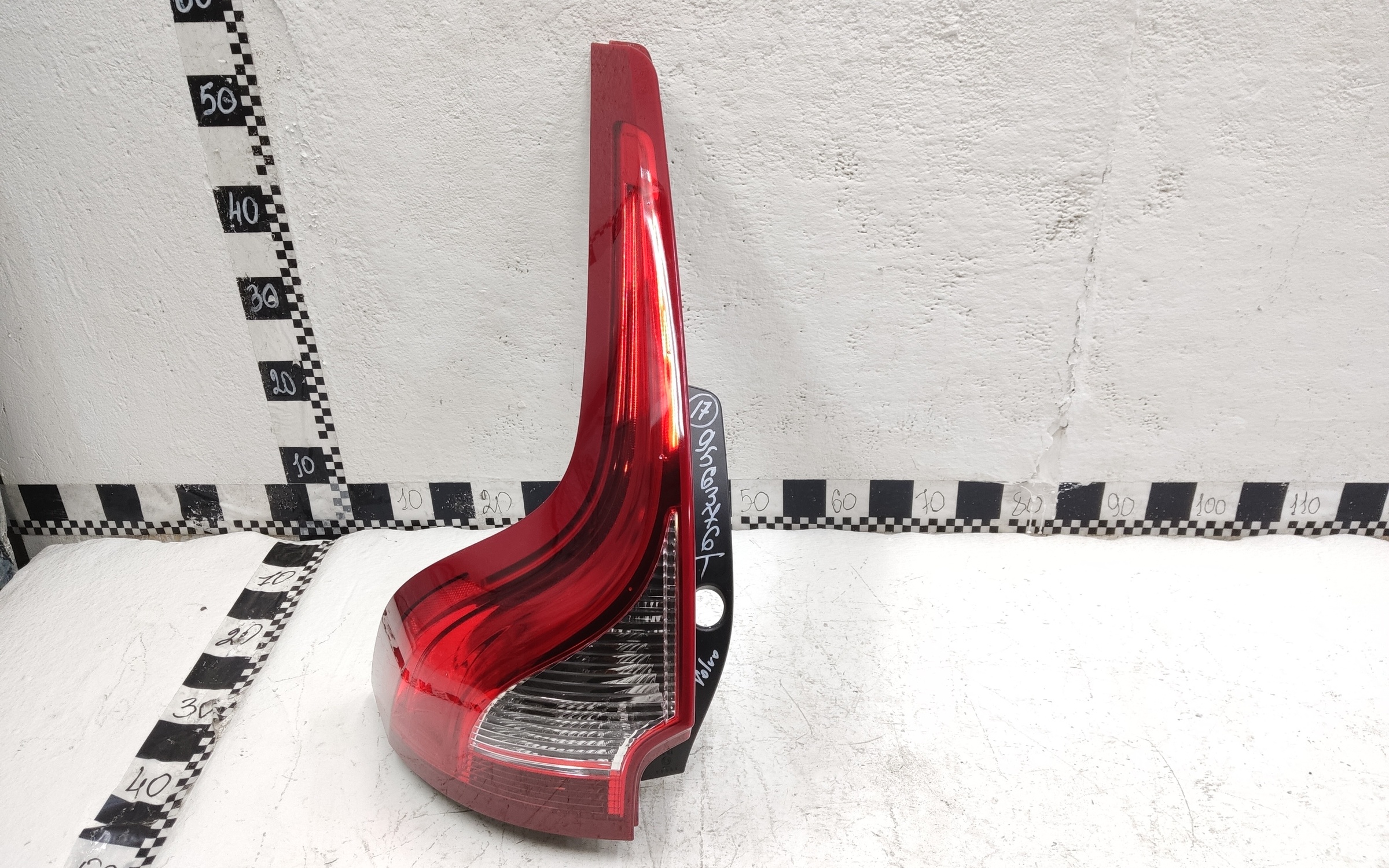 Фонарь задний левый Volvo XC60 1