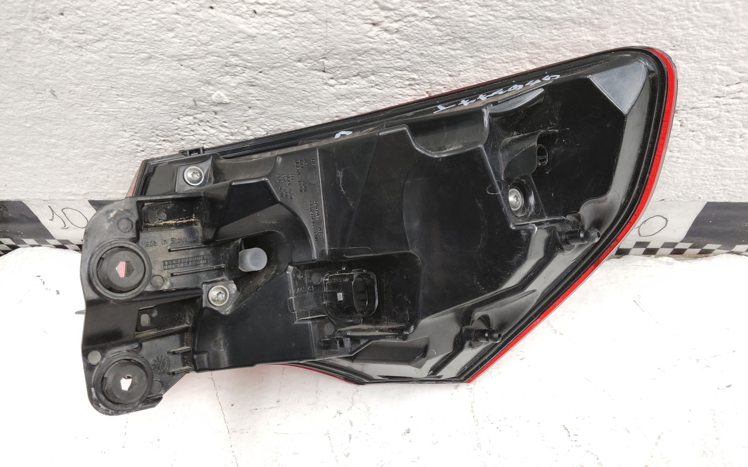 Фонарь задний левый наружный Audi Q3 2 LED