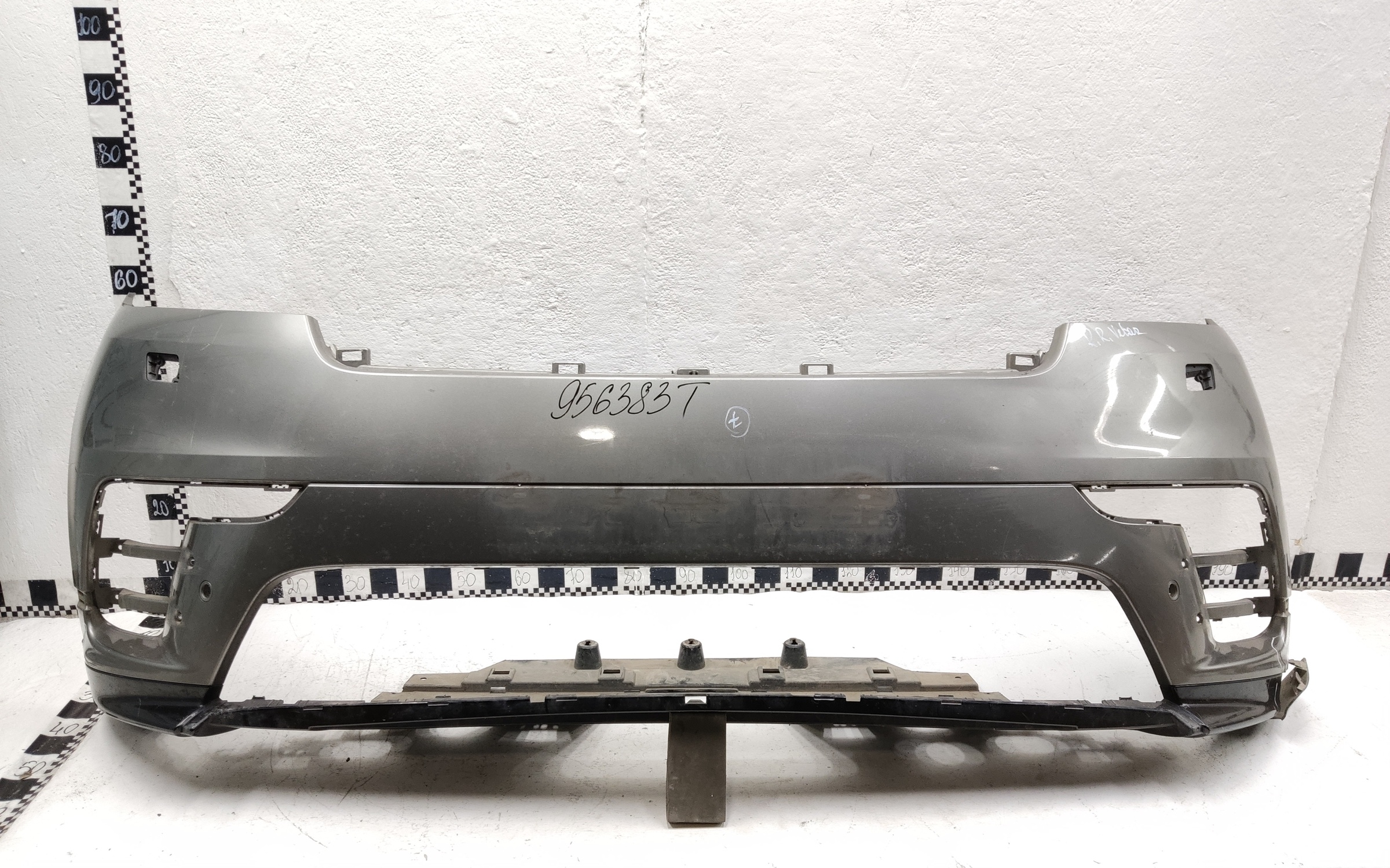 Бампер передний Land Rover Range Rover Velar под 4 парктроника и омыватели