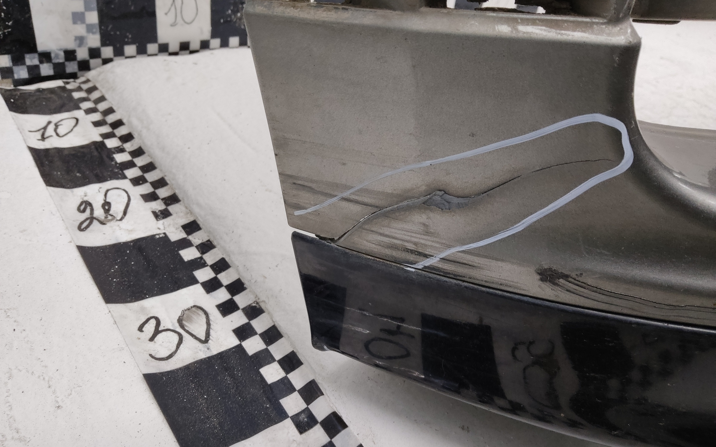 Бампер передний Land Rover Range Rover Velar под 4 парктроника и омыватели