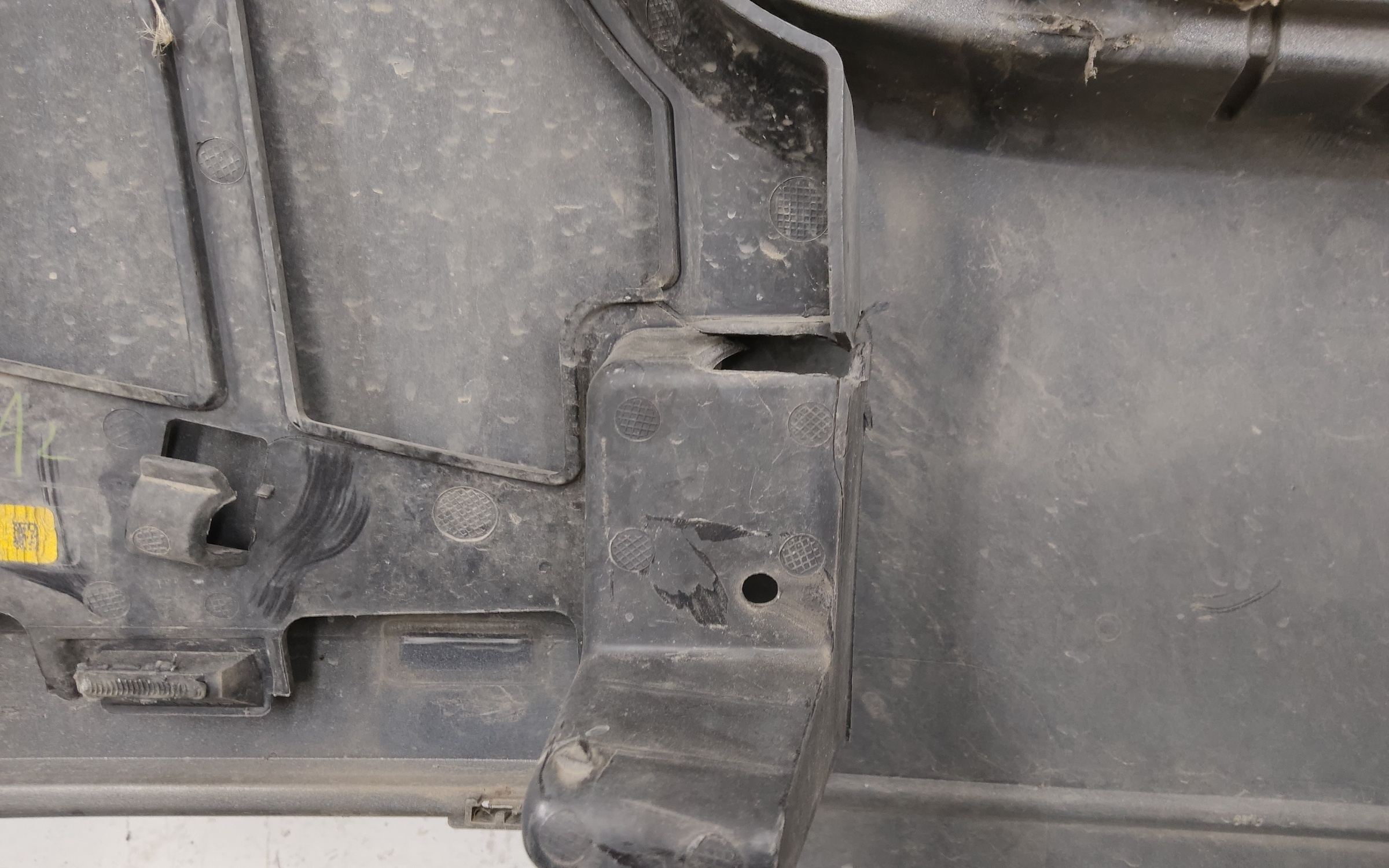 Бампер передний Land Rover Range Rover Velar под 4 парктроника и омыватели