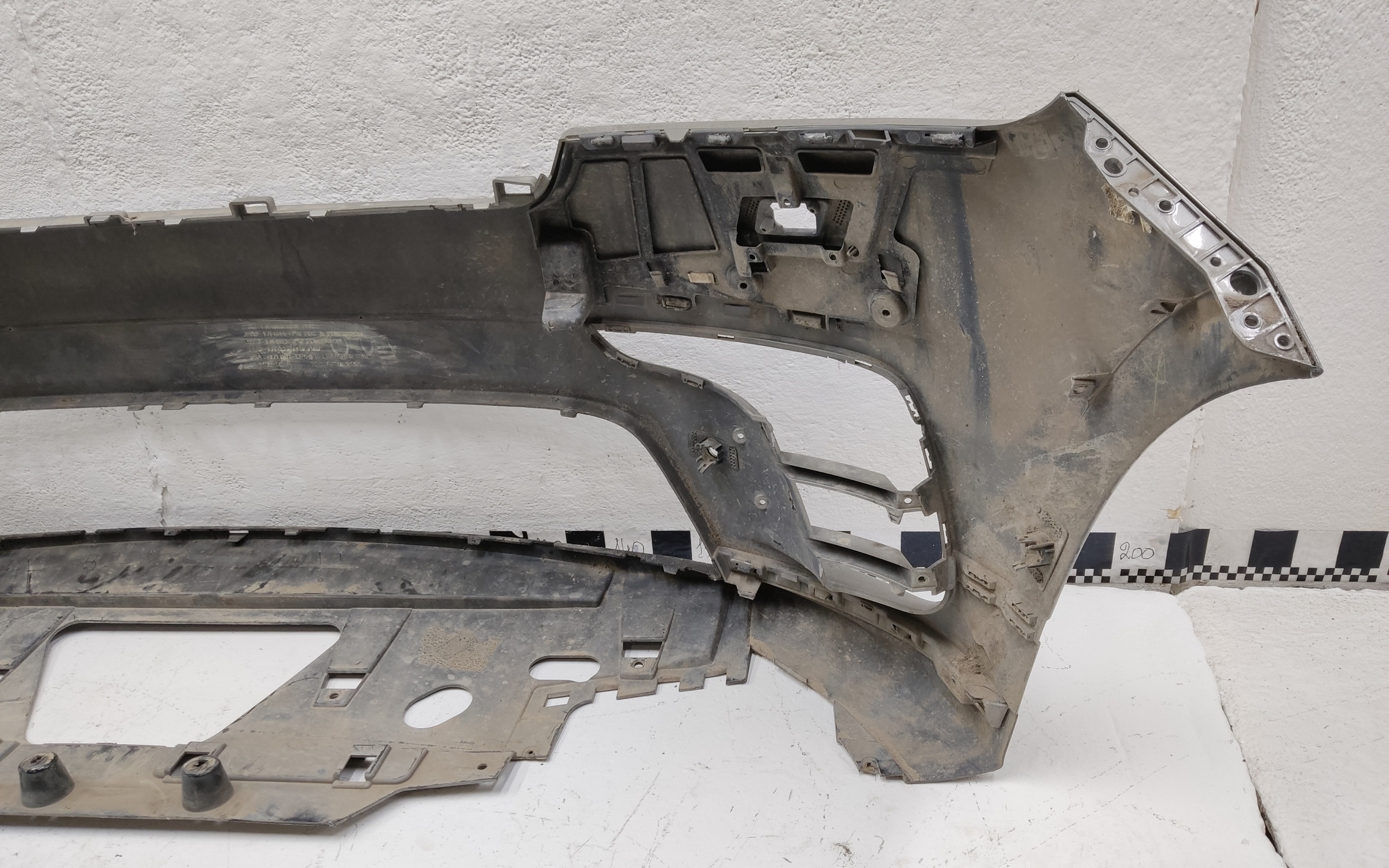 Бампер передний Land Rover Range Rover Velar под 4 парктроника и омыватели