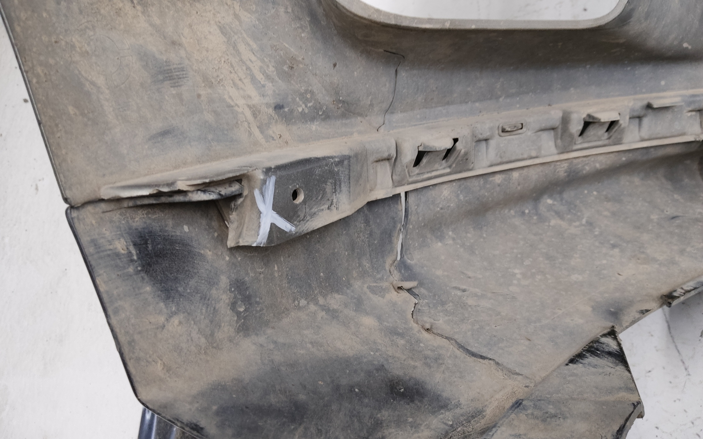 Бампер передний Land Rover Range Rover Velar под 4 парктроника и омыватели