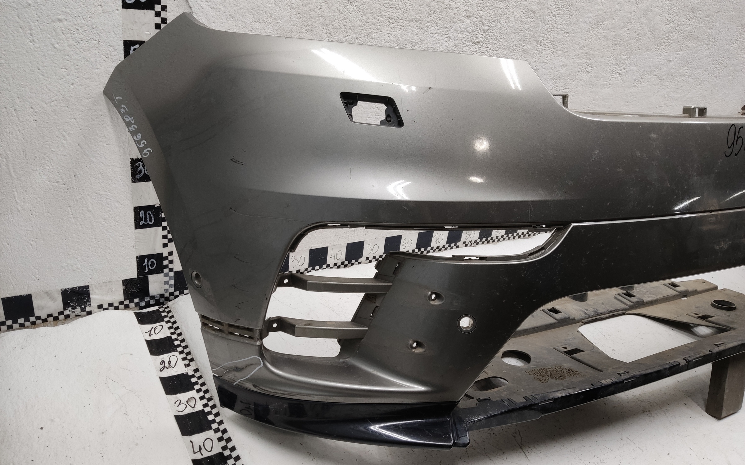 Бампер передний Land Rover Range Rover Velar под 4 парктроника и омыватели