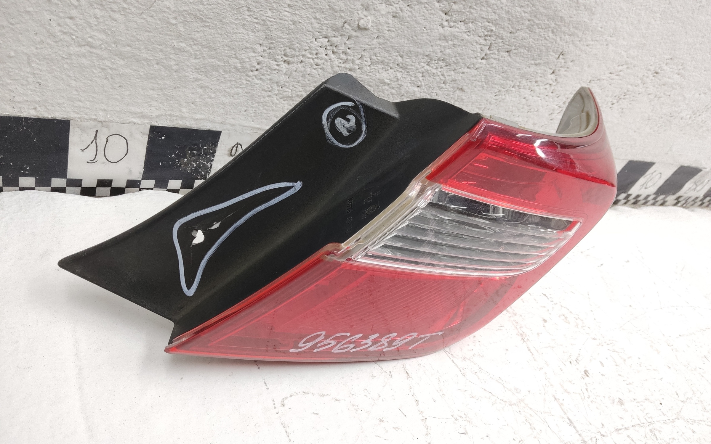 Фонарь задний правый наружный Toyota Camry V50