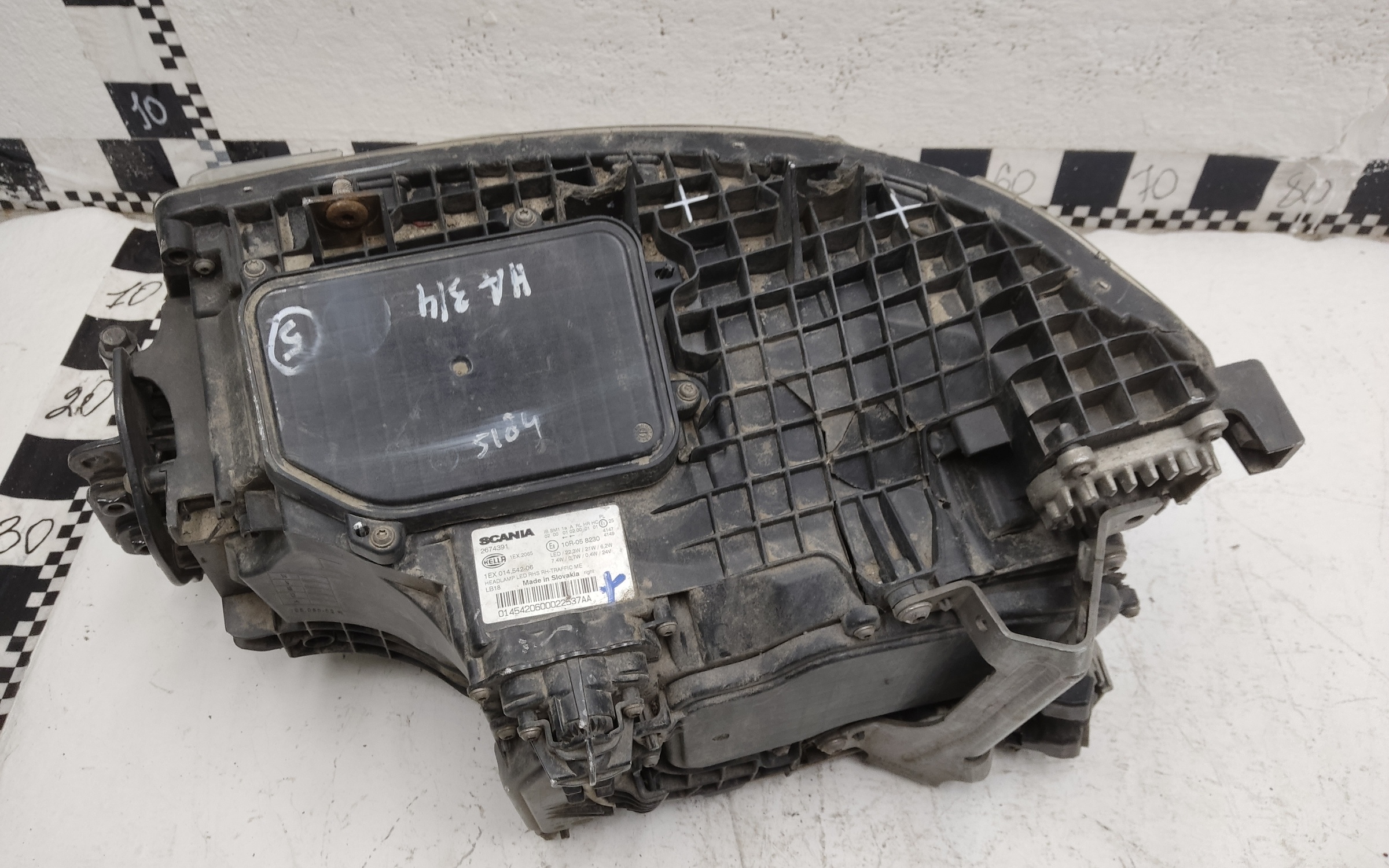 Фара передняя правая Scania 6 R Series LED