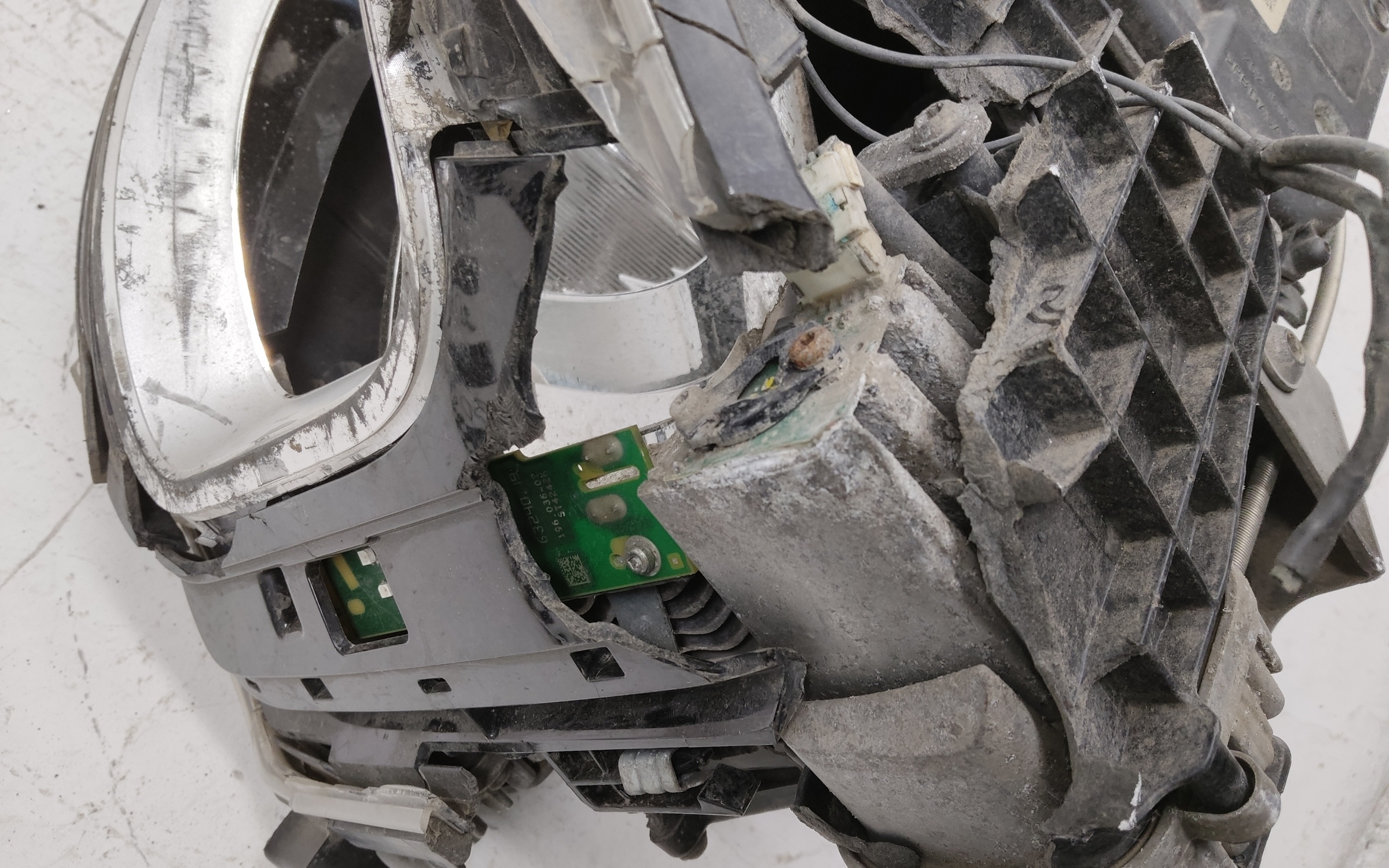 Фара передняя правая Scania 6 R Series LED