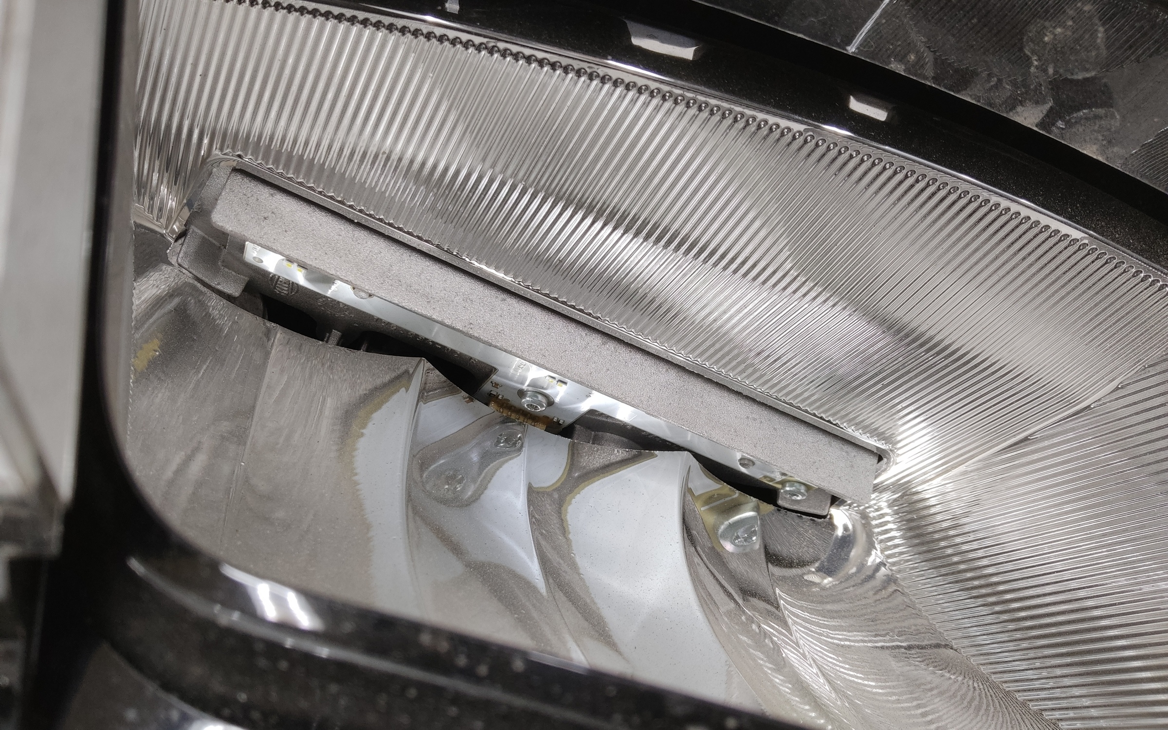 Фара передняя правая Scania 6 R Series LED