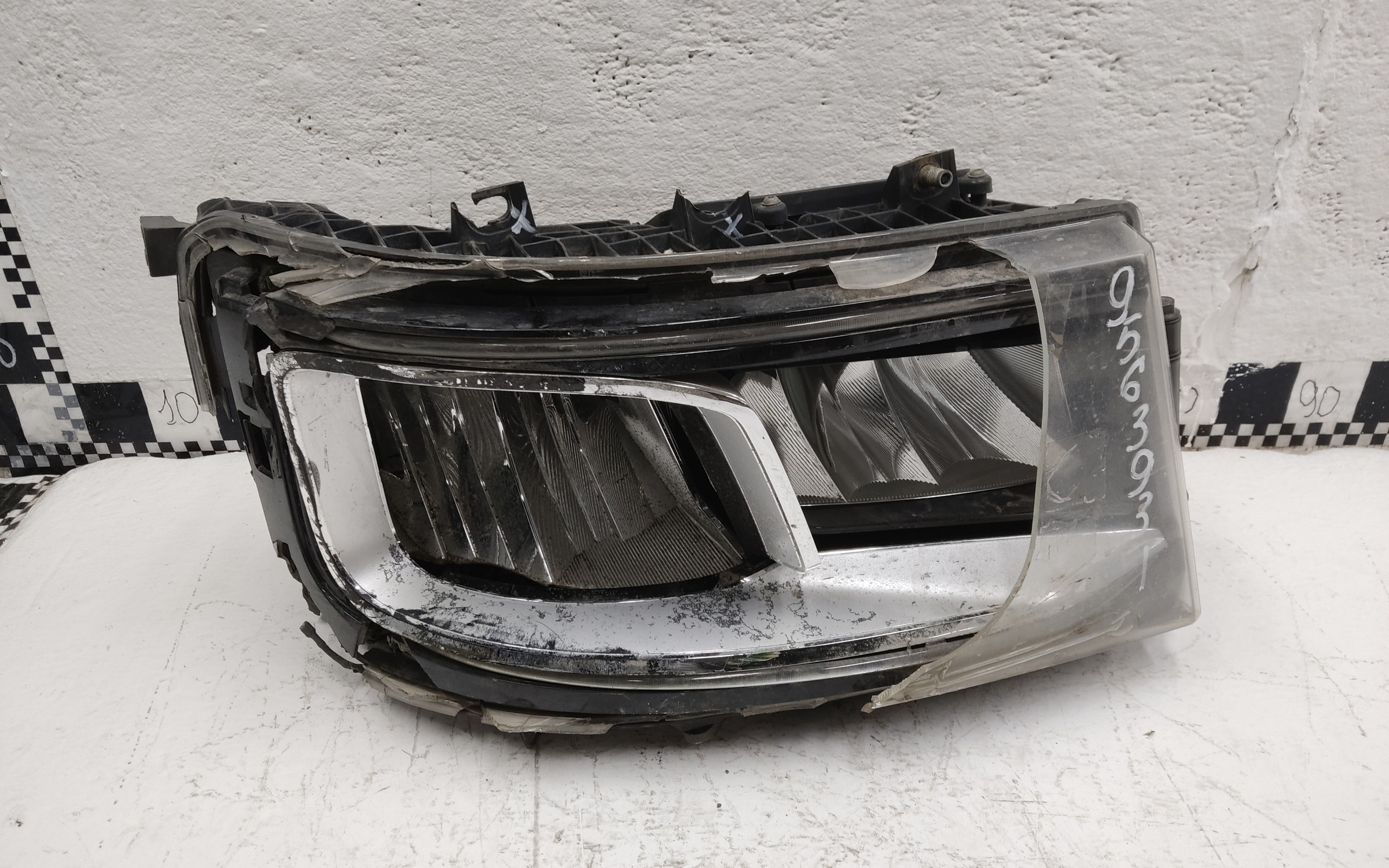 Фара передняя правая Scania 6 R Series LED