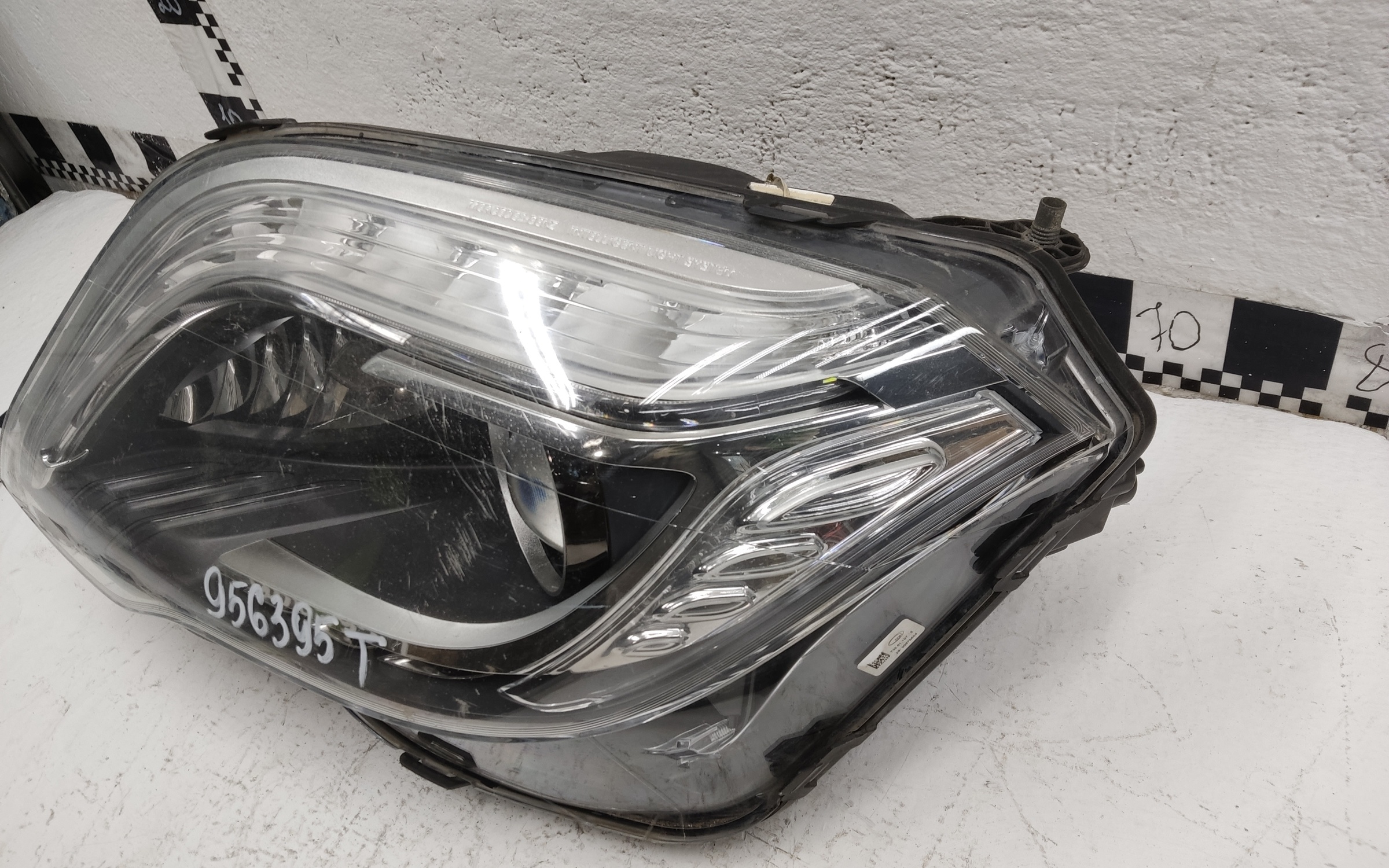 Фара передняя левая Mercedes Benz GLK-klasse X204 Restail ксенон