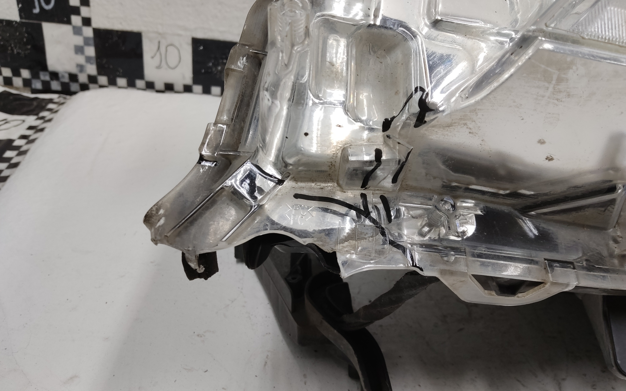 Фара передняя левая Toyota Land Cruiser 200 Restail 2 LED светлая