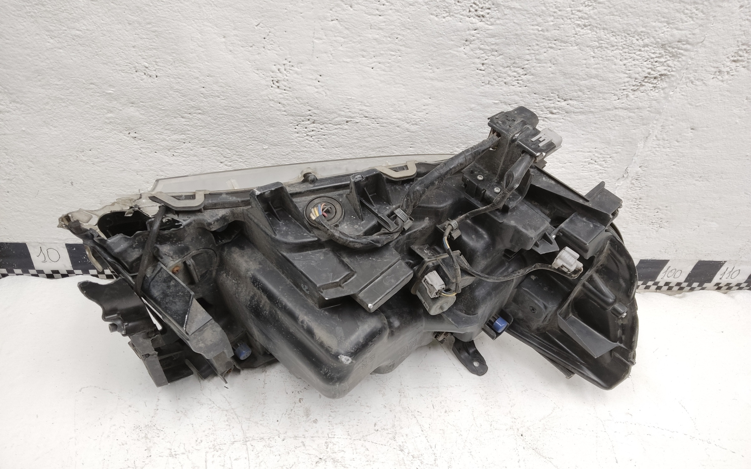 Фара передняя левая Toyota Land Cruiser 200 Restail 2 LED светлая