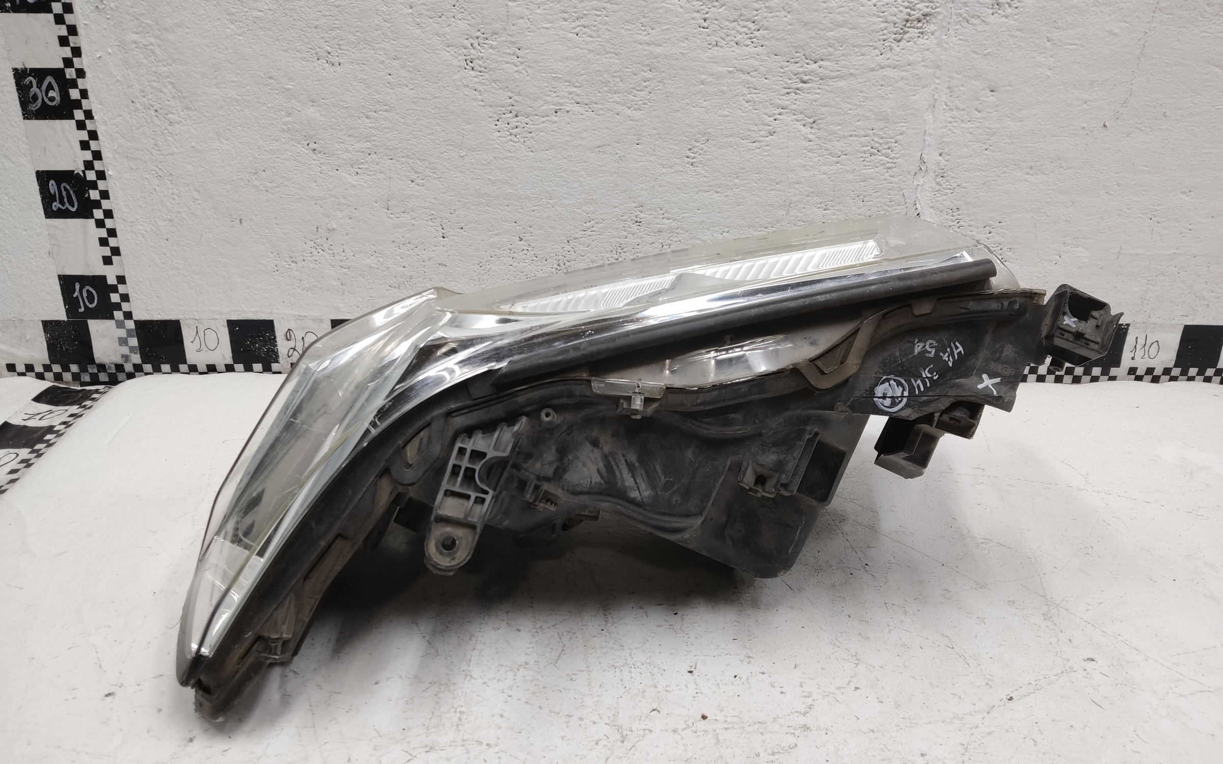 Фара передняя левая Toyota Land Cruiser 200 Restail 2 LED светлая