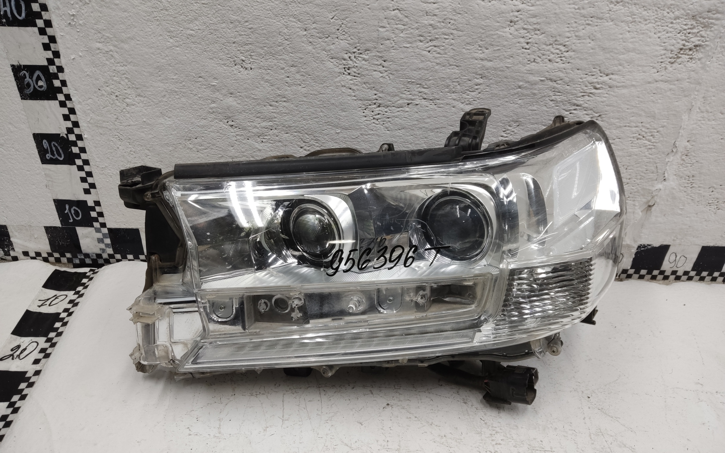 Фара передняя левая Toyota Land Cruiser 200 Restail 2 LED светлая