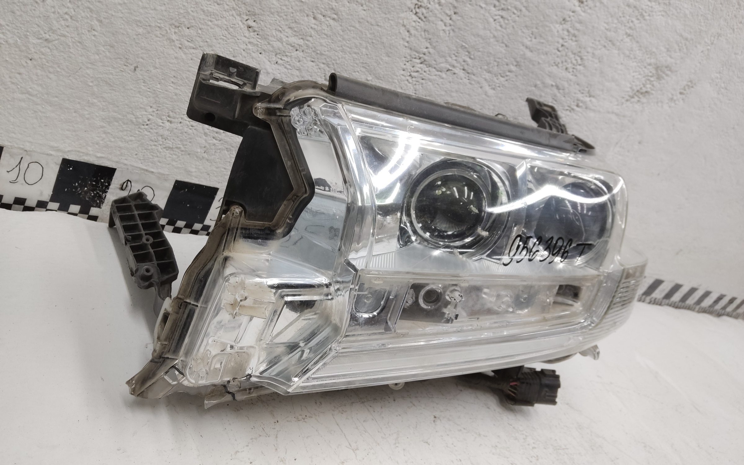 Фара передняя левая Toyota Land Cruiser 200 Restail 2 LED светлая