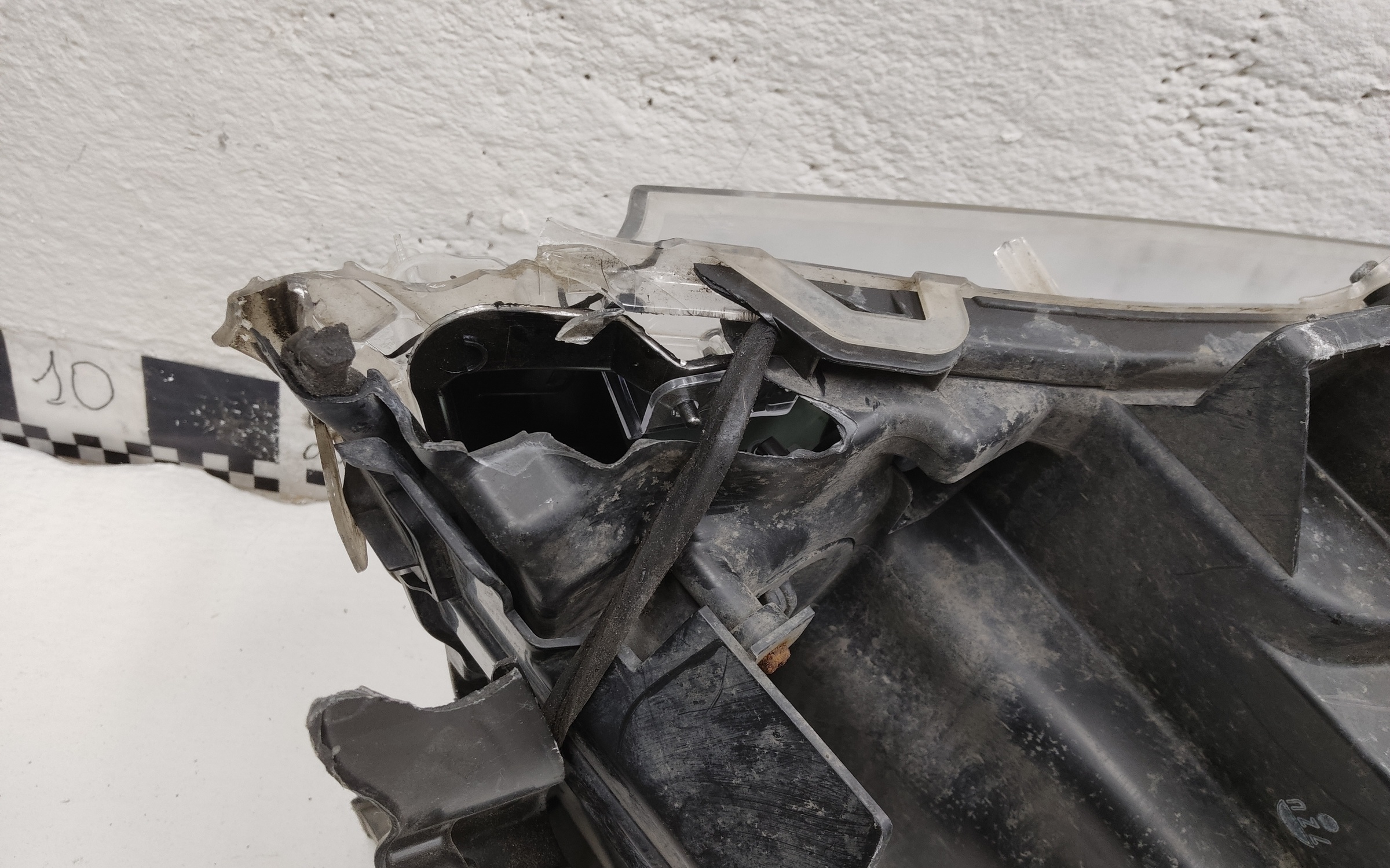 Фара передняя левая Toyota Land Cruiser 200 Restail 2 LED светлая