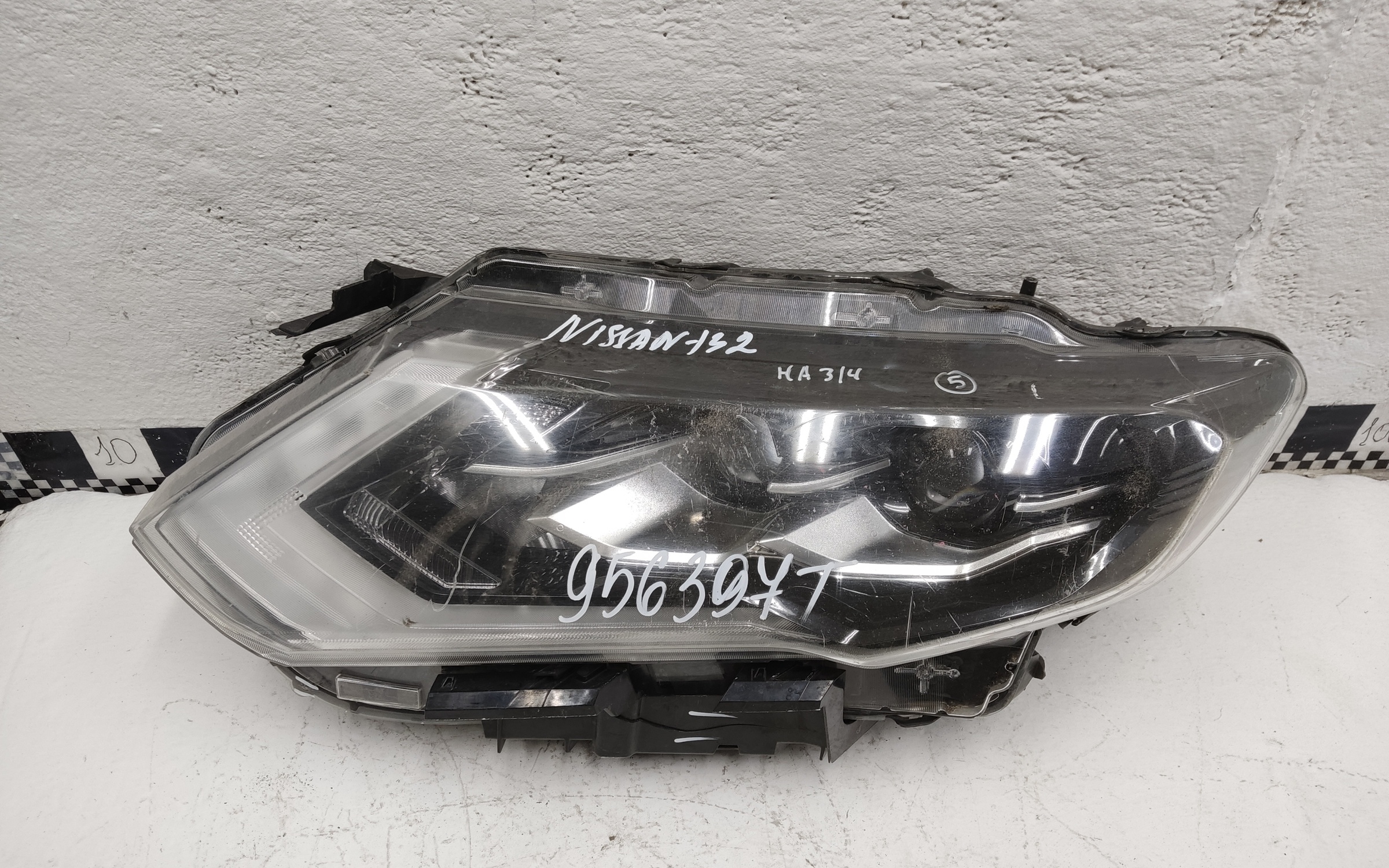 Фара передняя левая Nissan X-Trail T32 Restail LED