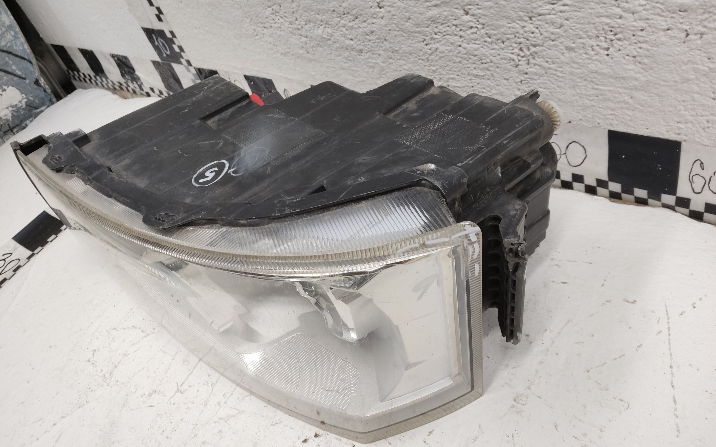 Фара передняя левая Камаз 54901 LED