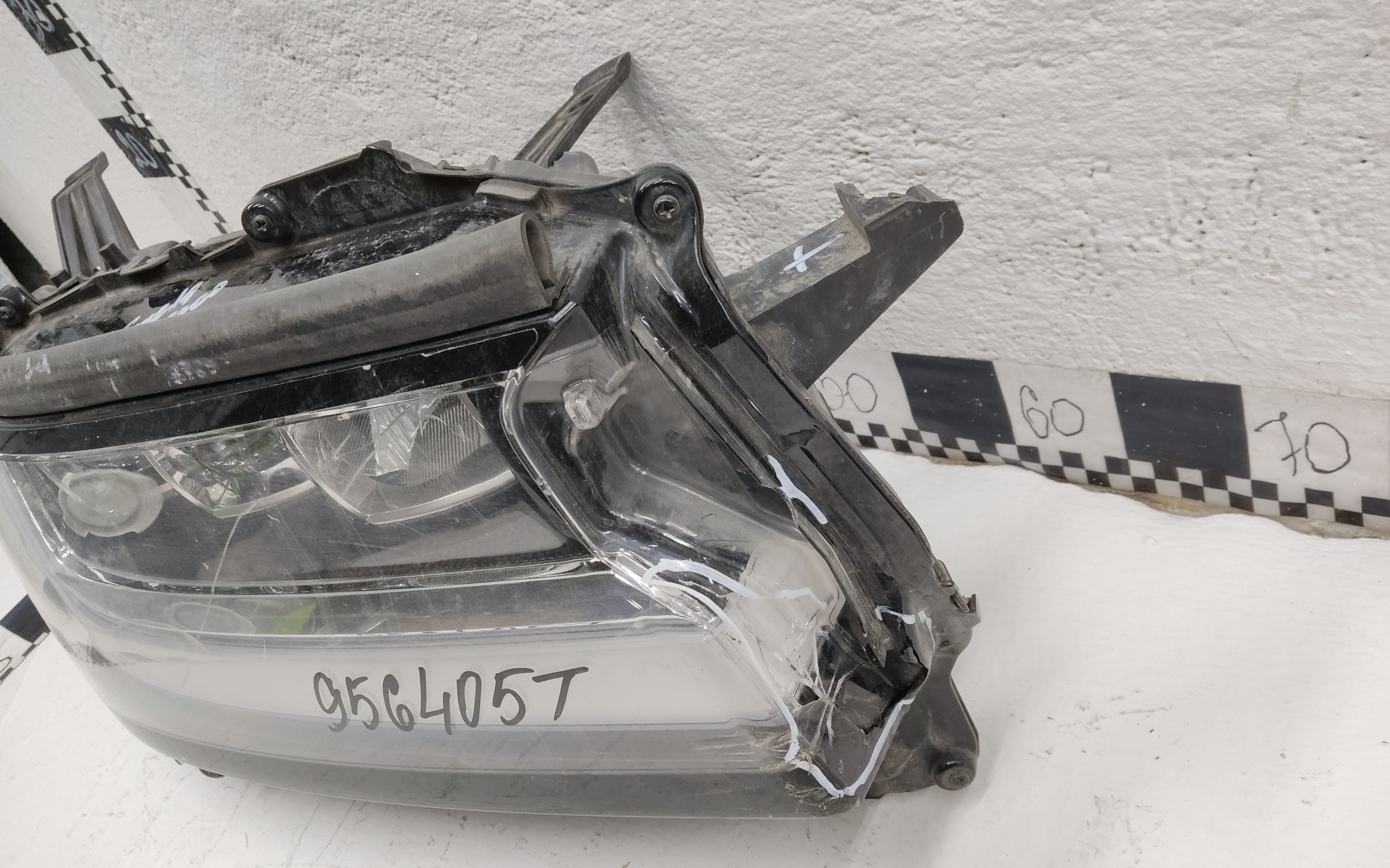 Фара передняя правая Toyota Land Cruiser 300 LED  2 линзы