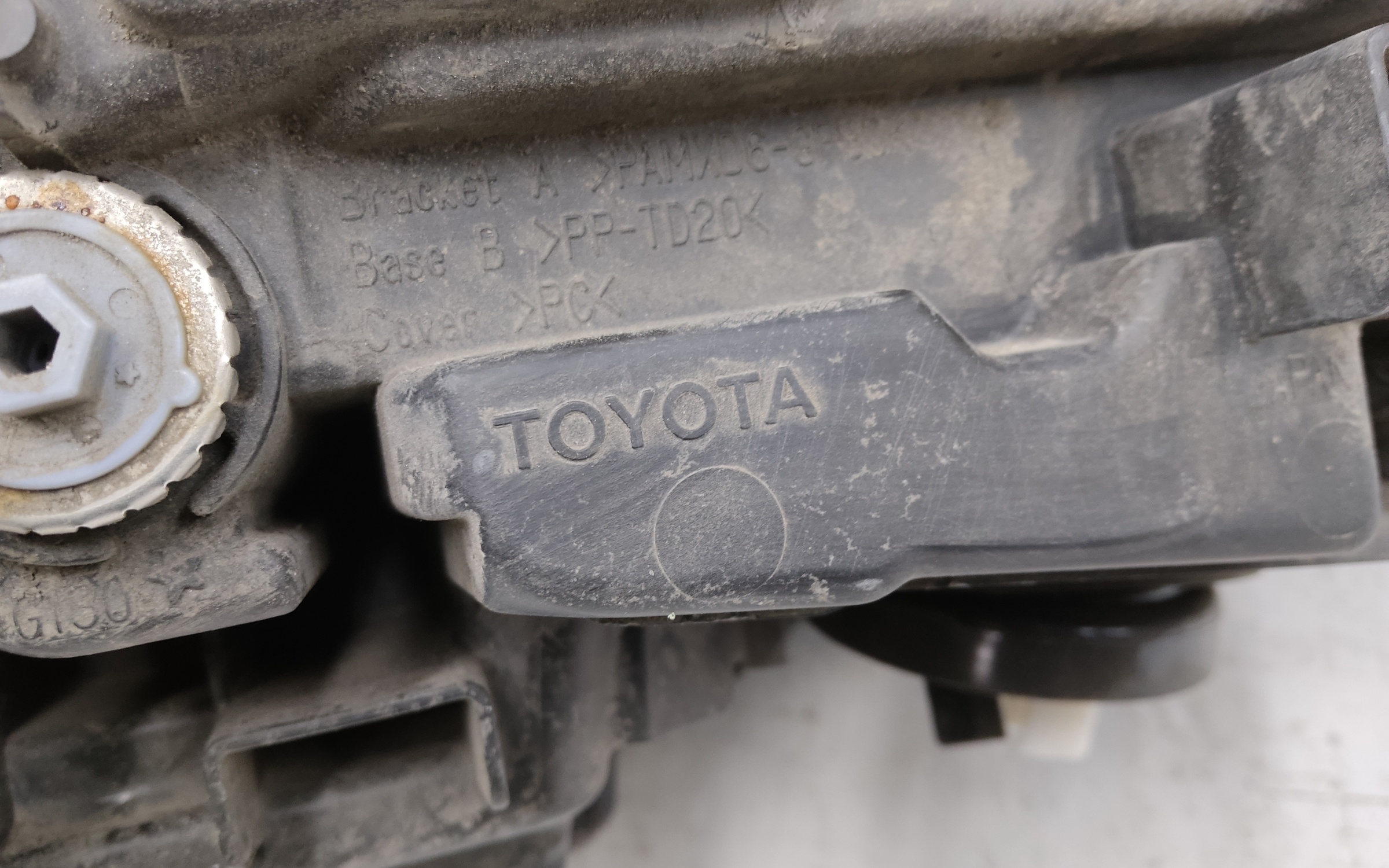 Фара передняя правая Toyota Land Cruiser 300 LED  2 линзы