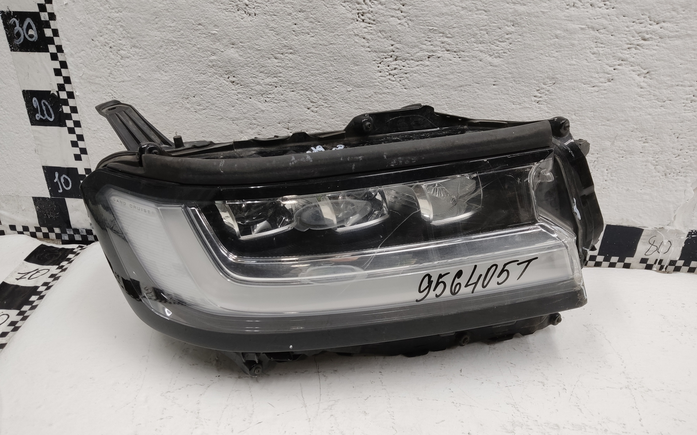 Фара передняя правая Toyota Land Cruiser 300 LED  2 линзы