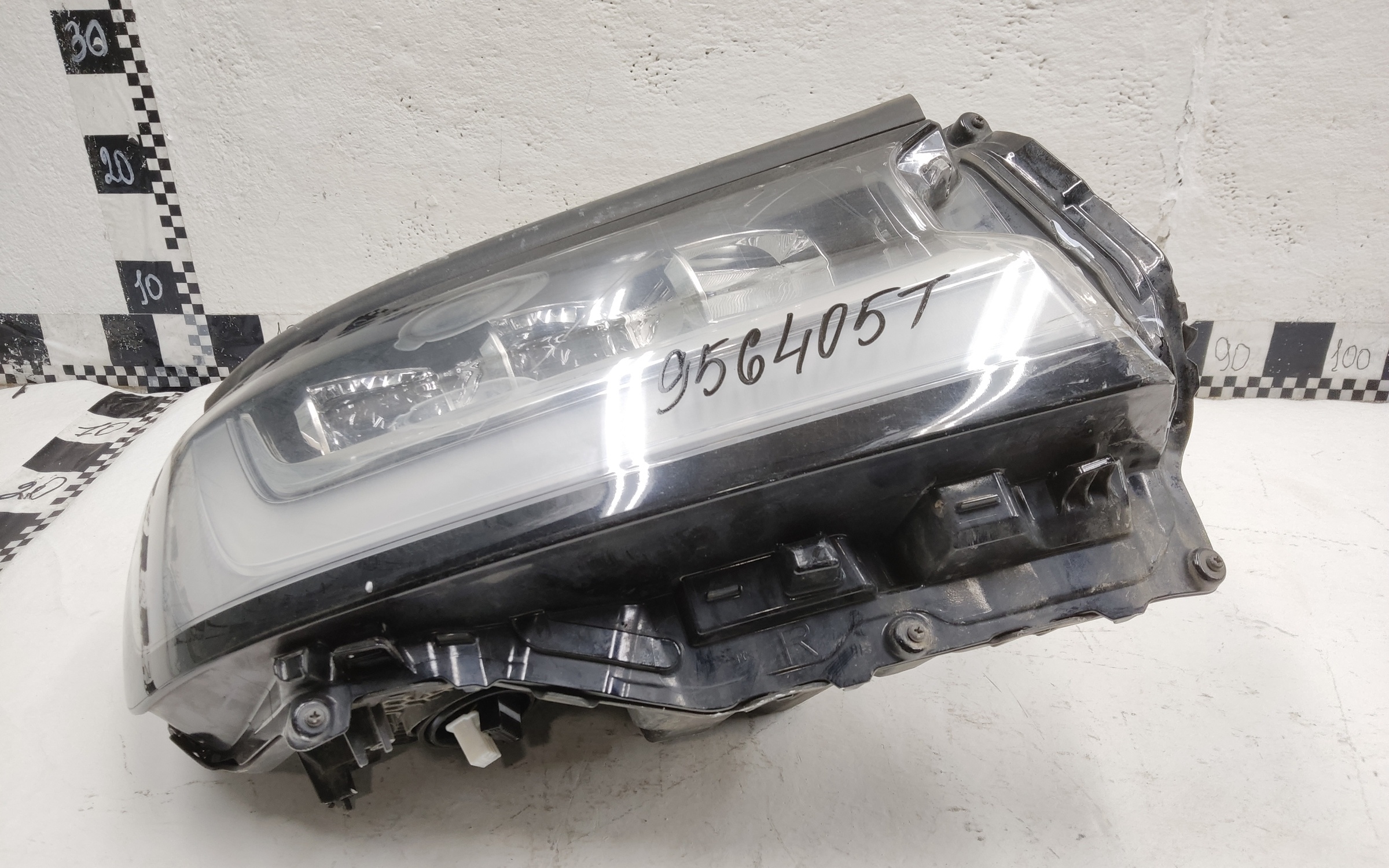 Фара передняя правая Toyota Land Cruiser 300 LED  2 линзы