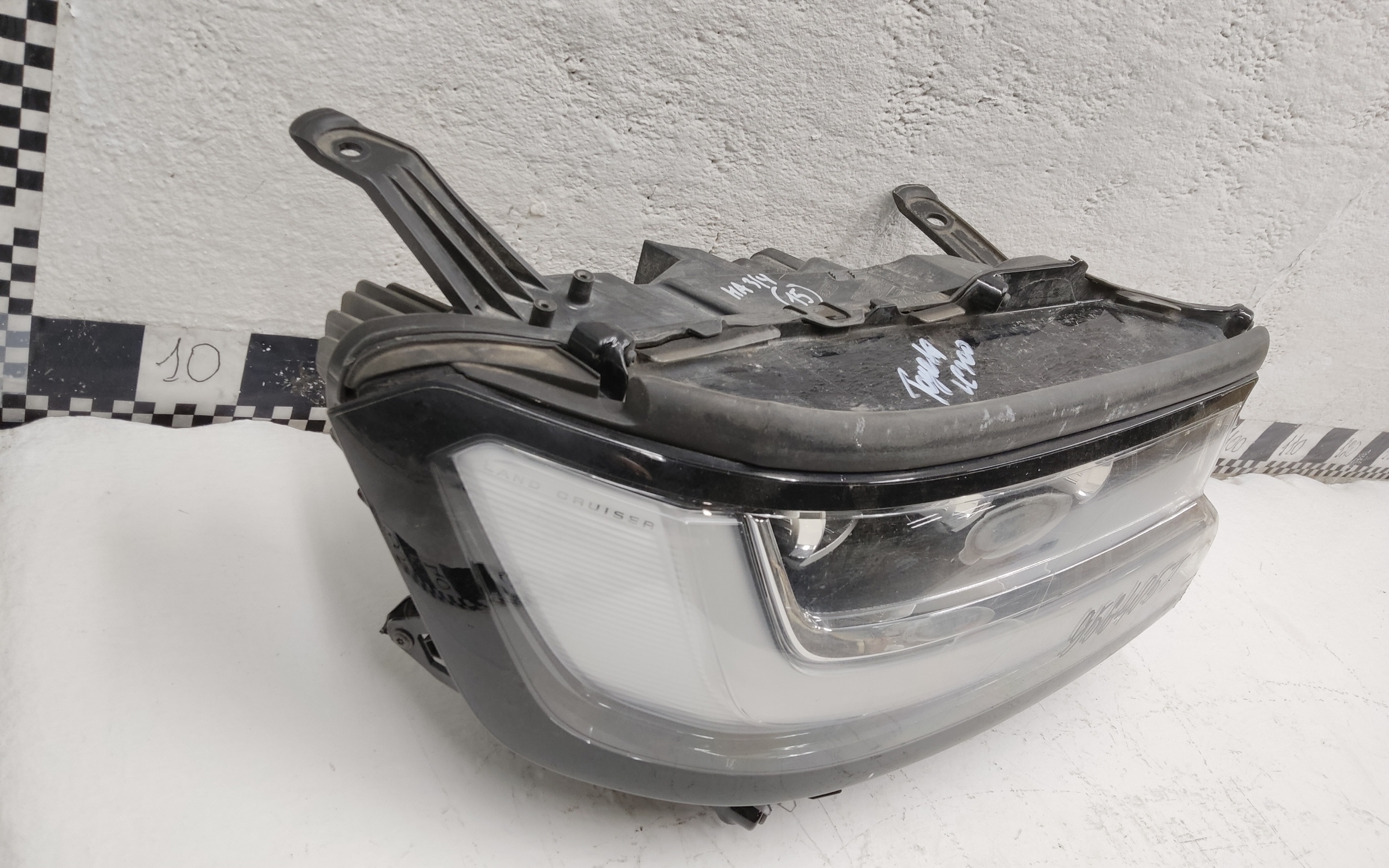 Фара передняя правая Toyota Land Cruiser 300 LED  2 линзы