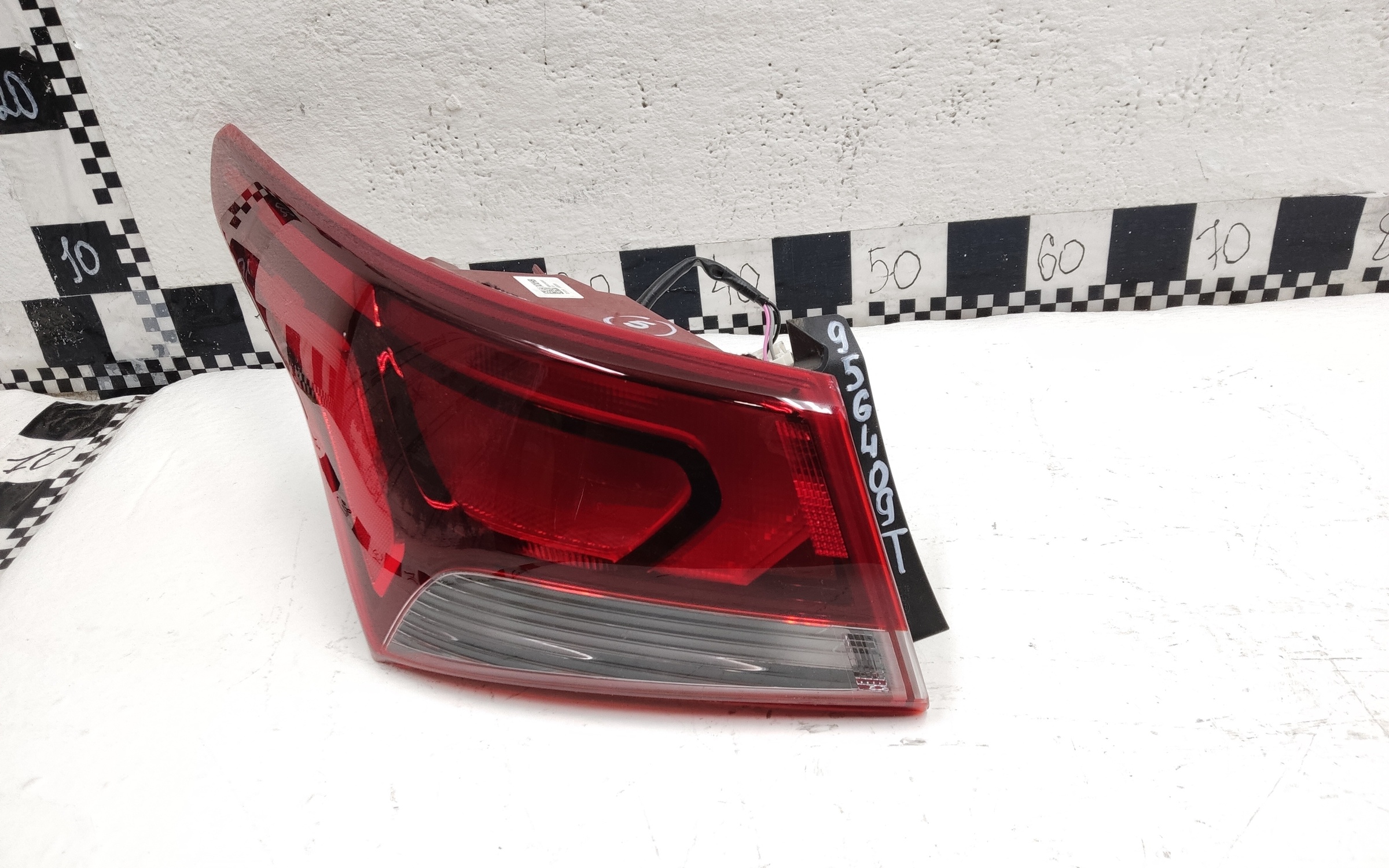 Фонарь задний левый наружный Hyundai Solaris 2