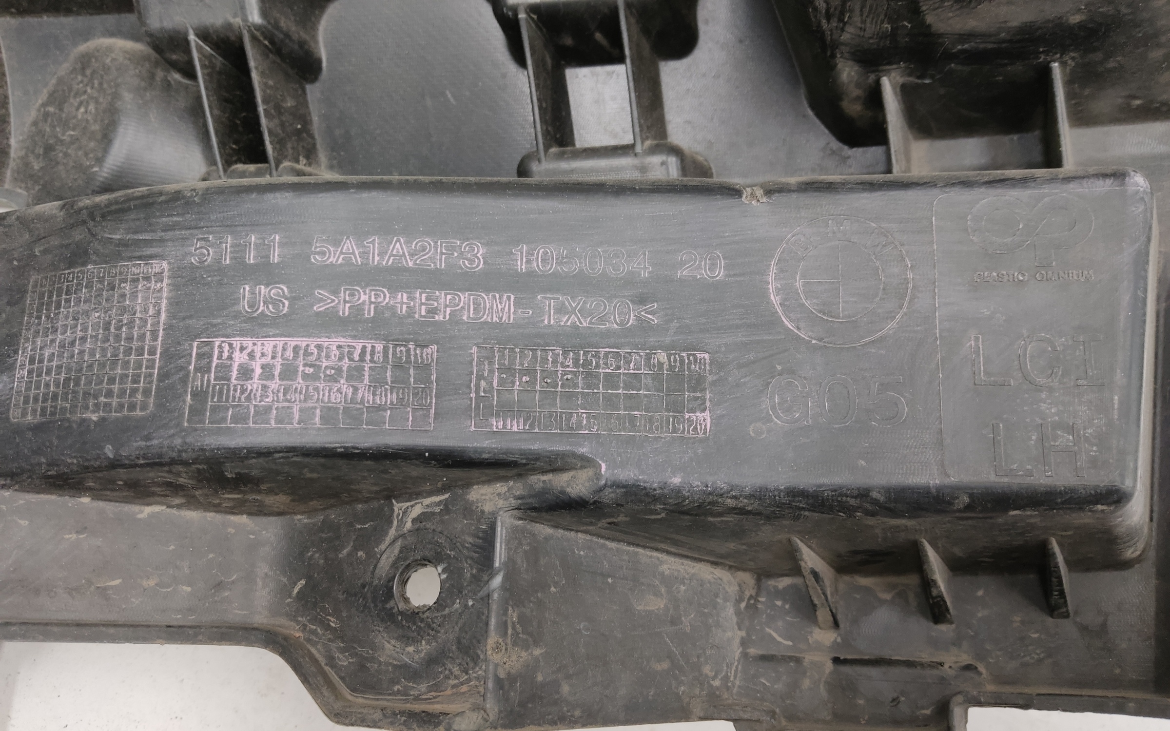 Кронштейн переднего бампера левый BMW X5 G05 Restail