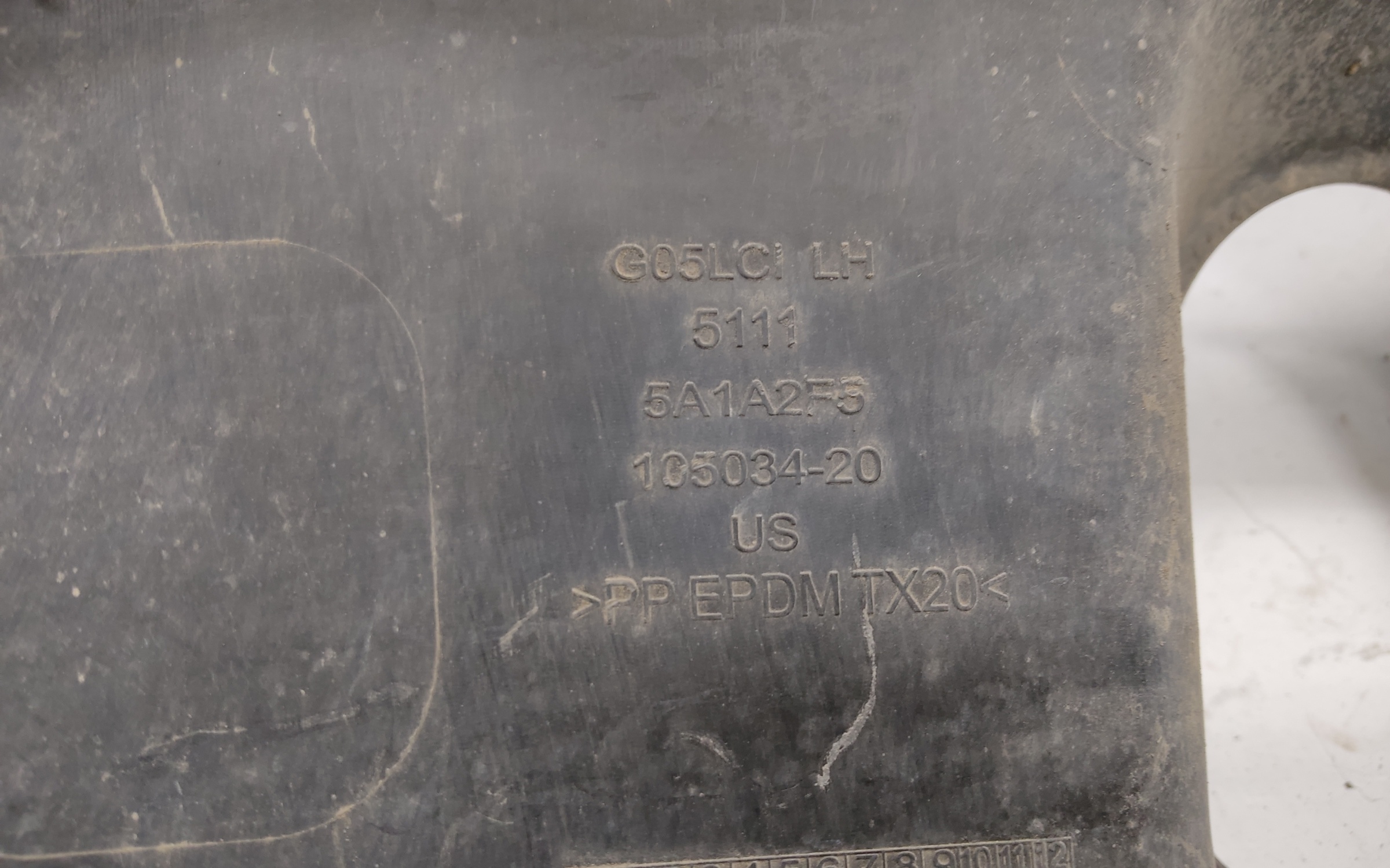 Кронштейн переднего бампера левый BMW X5 G05 Restail