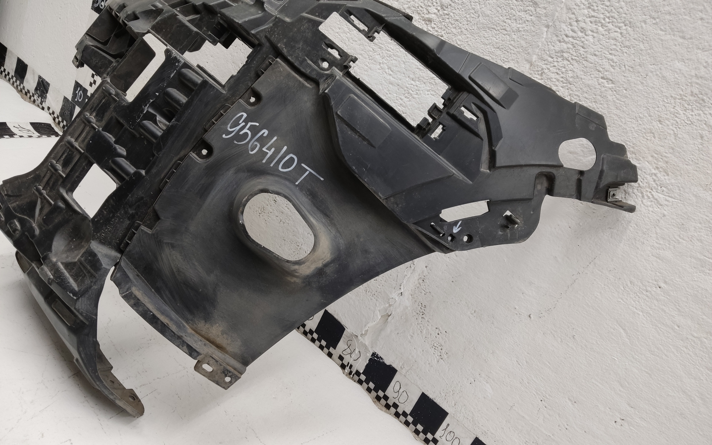 Кронштейн переднего бампера левый BMW X5 G05 Restail