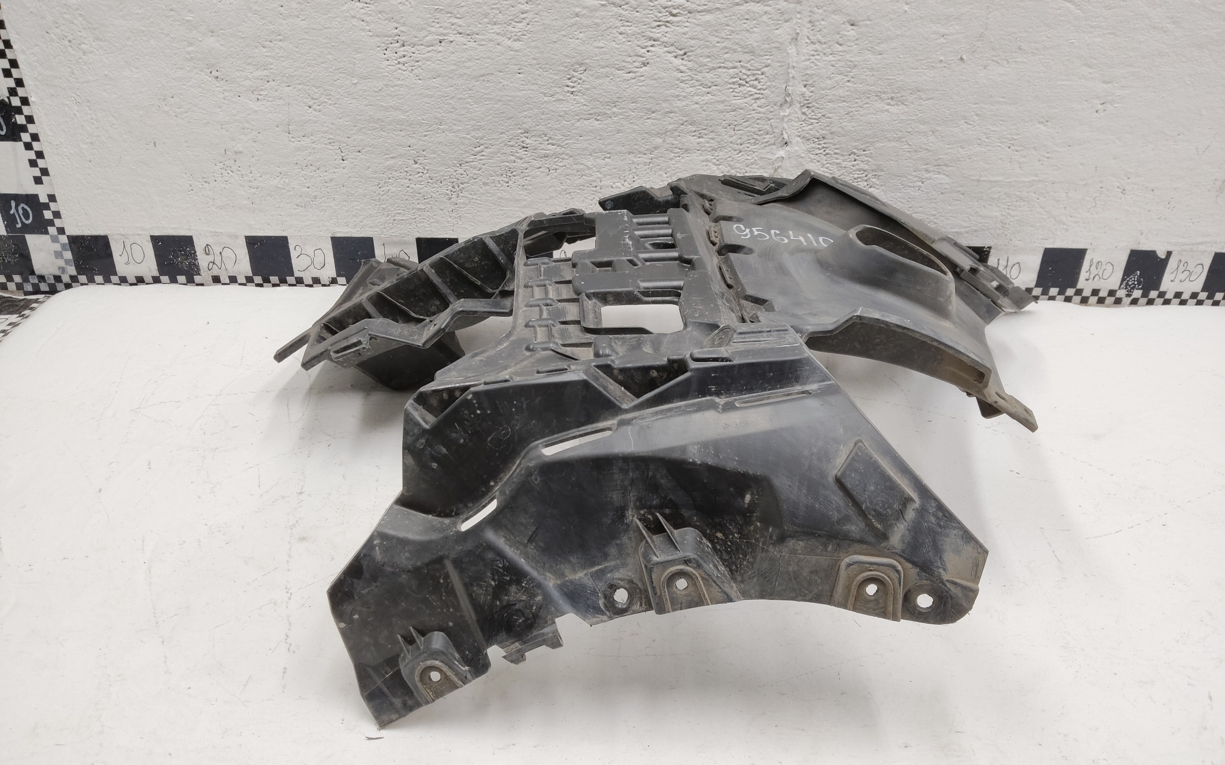 Кронштейн переднего бампера левый BMW X5 G05 Restail