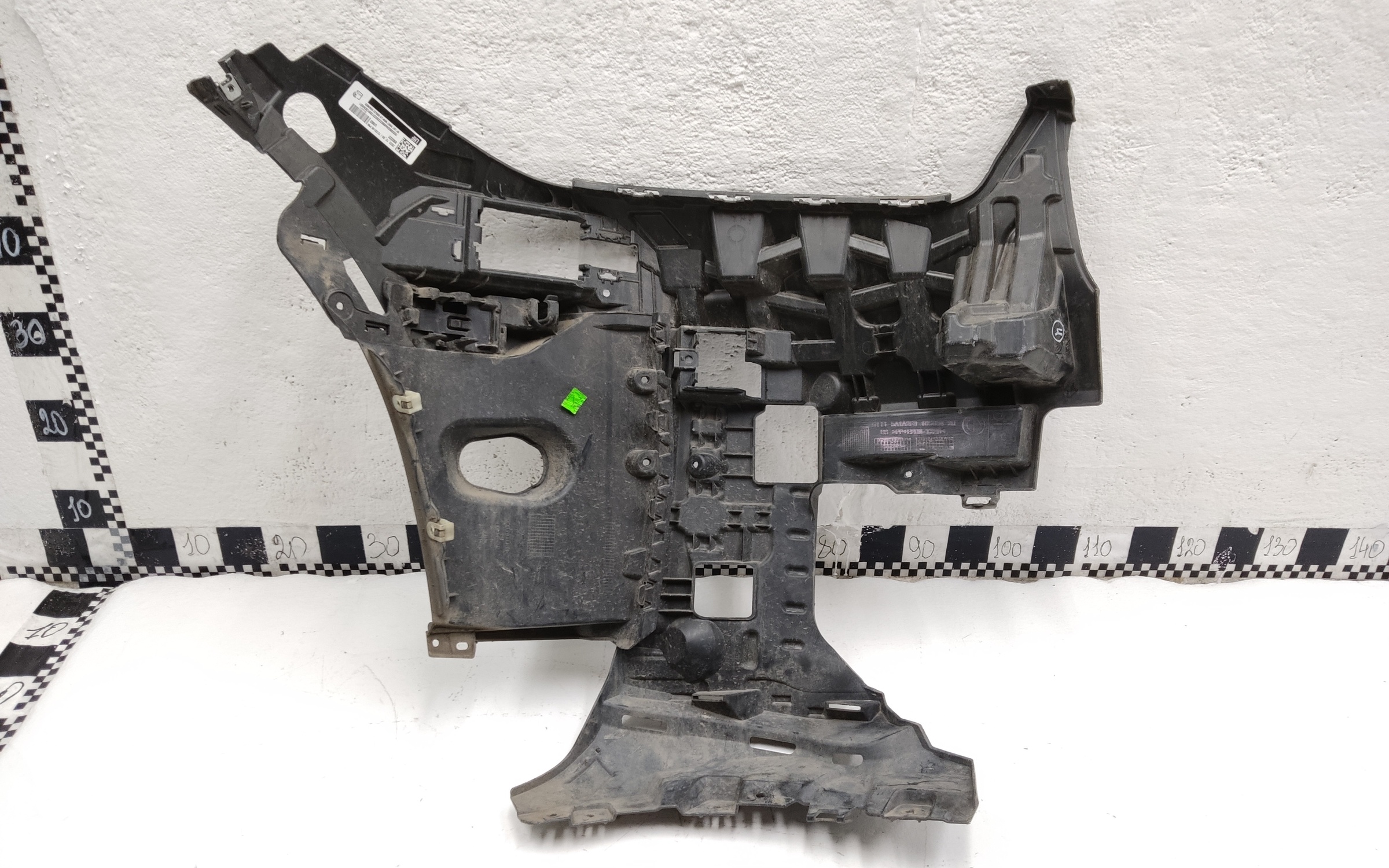 Кронштейн переднего бампера левый BMW X5 G05 Restail