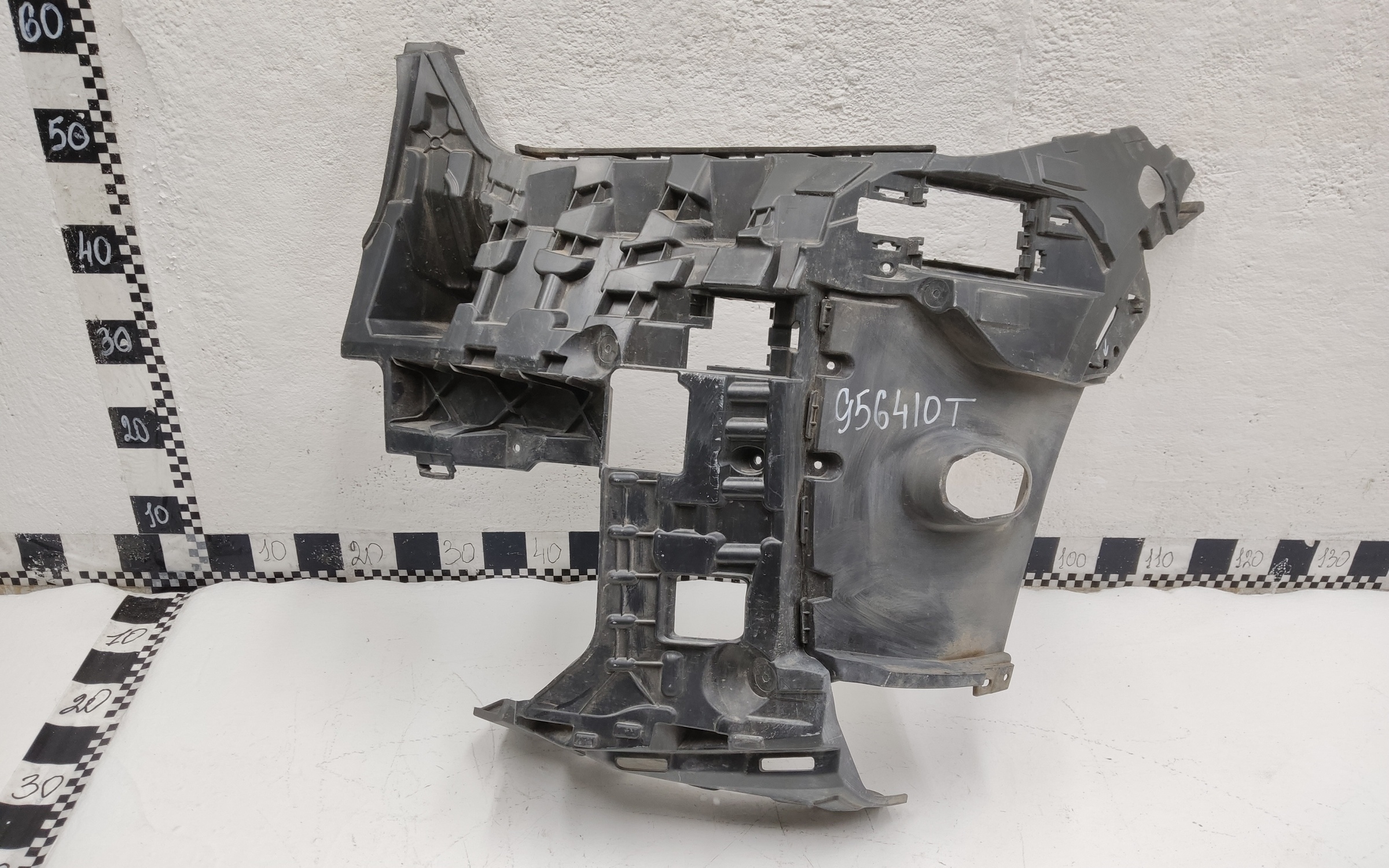 Кронштейн переднего бампера левый BMW X5 G05 Restail