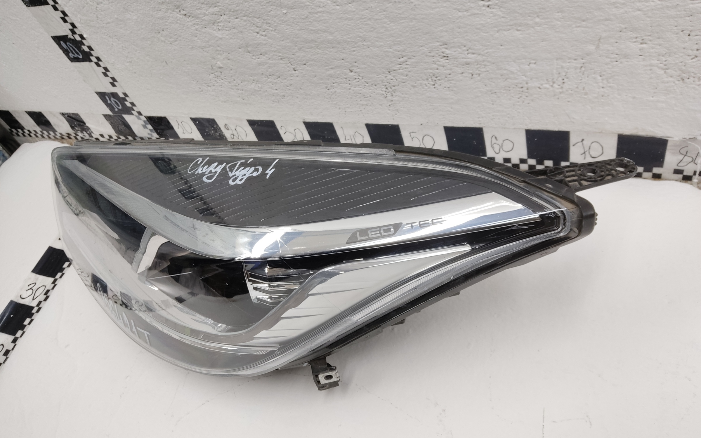Фара передняя левая Chery Tiggo 4 Pro  LED