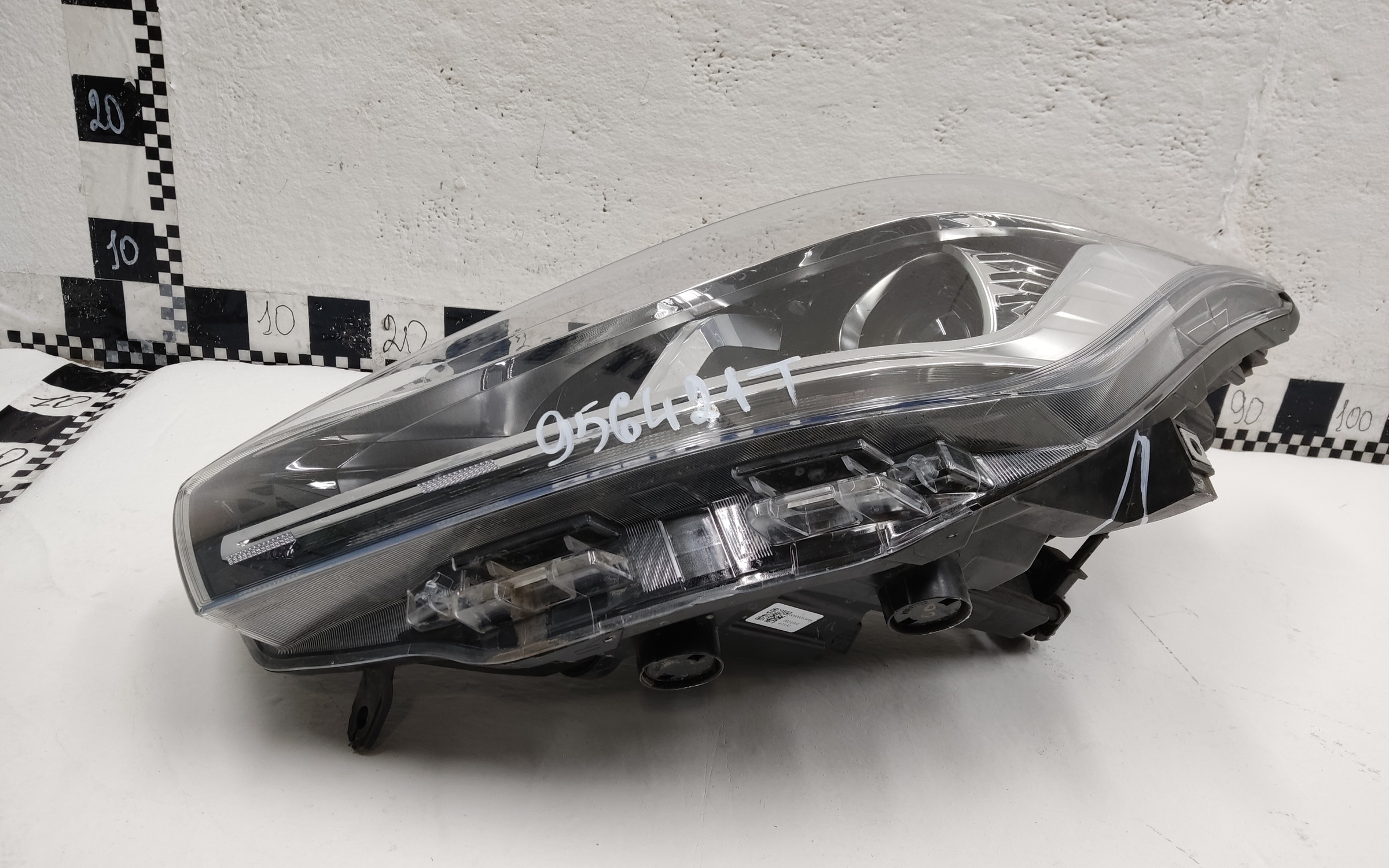 Фара передняя левая Chery Tiggo 4 Pro  LED