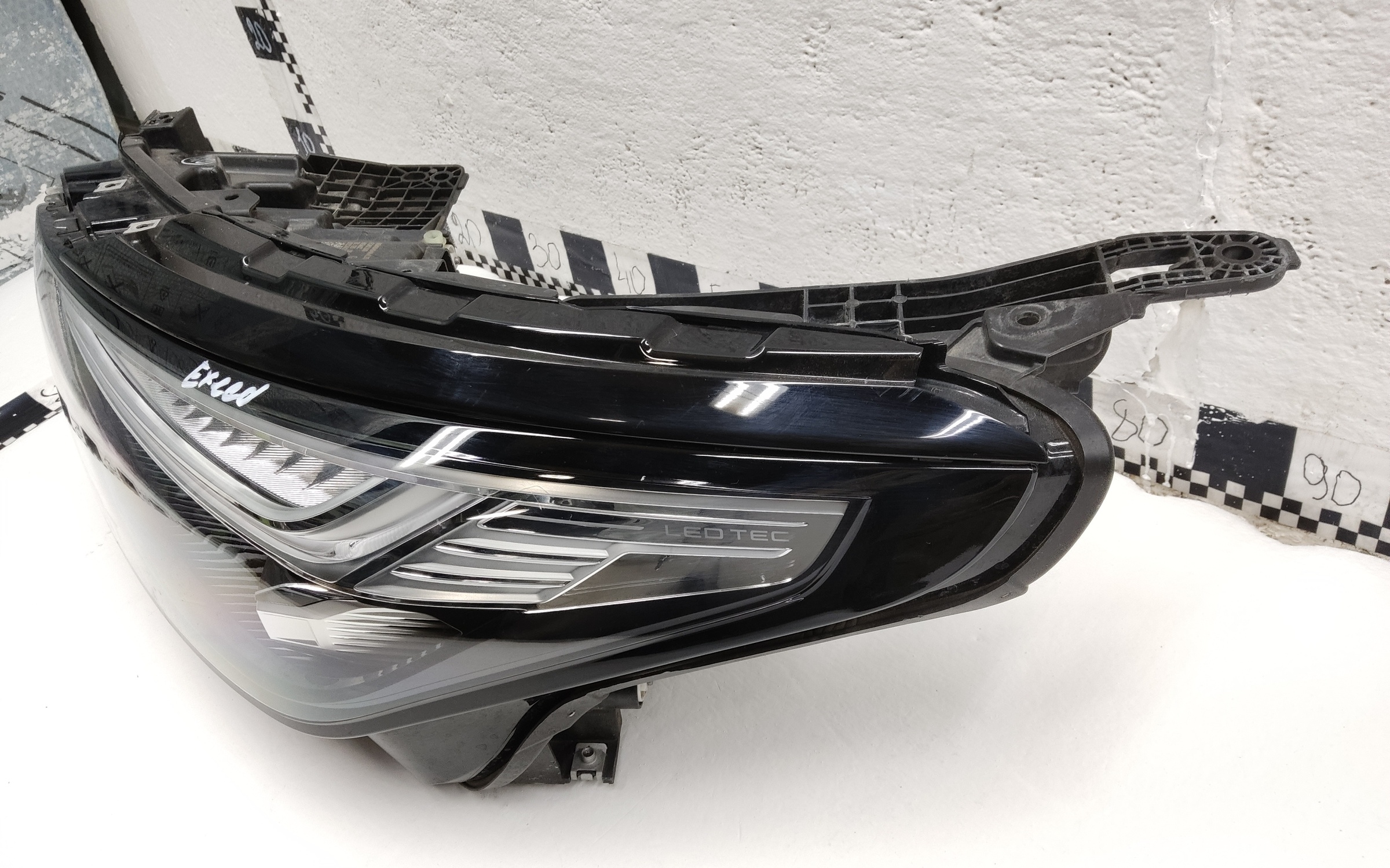 Фара передняя левая Exeed VX LED