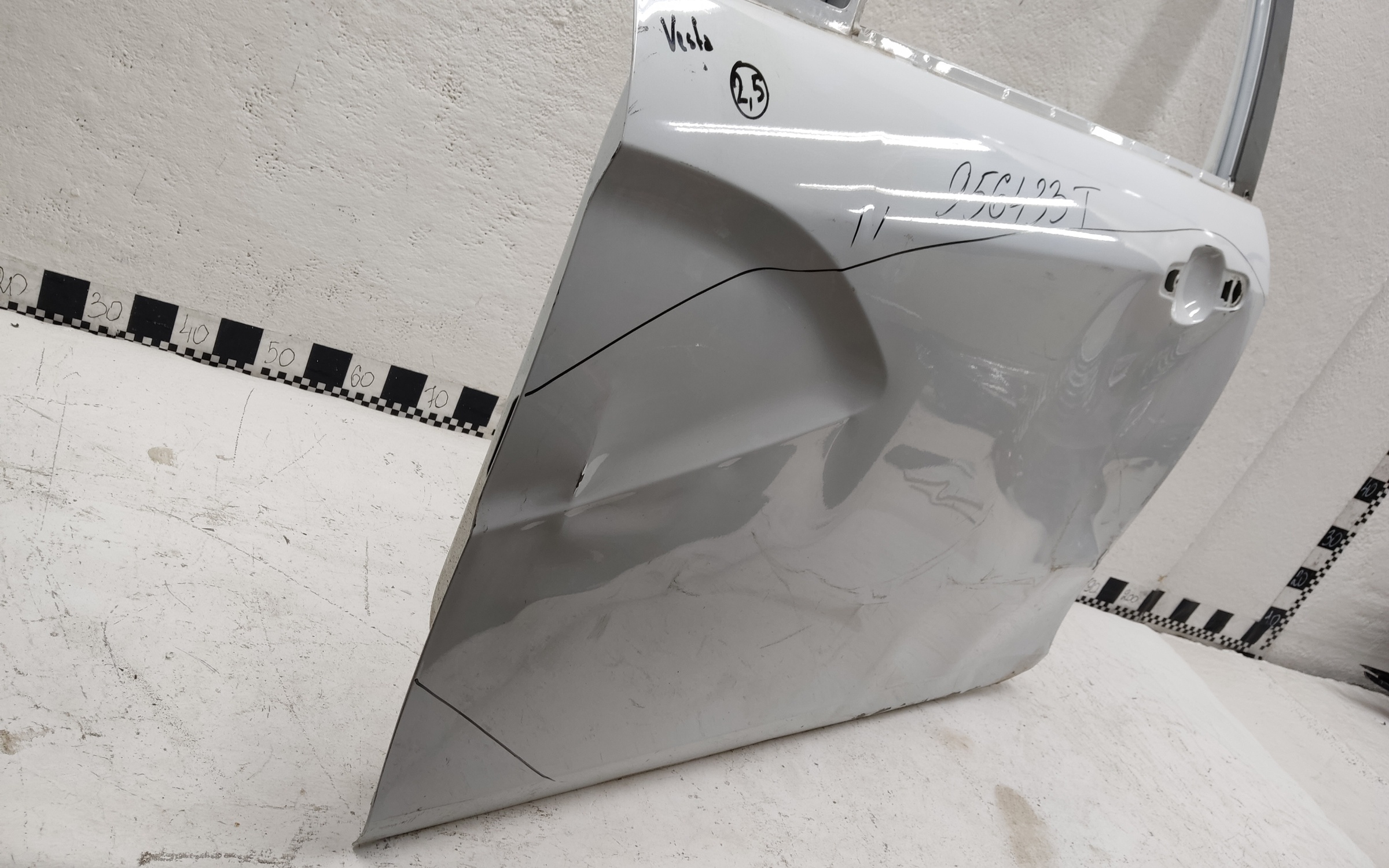 Дверь передняя левая Lada Vesta