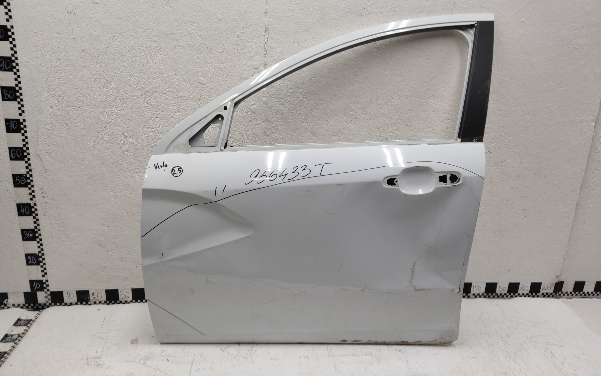 Дверь передняя левая Lada Vesta