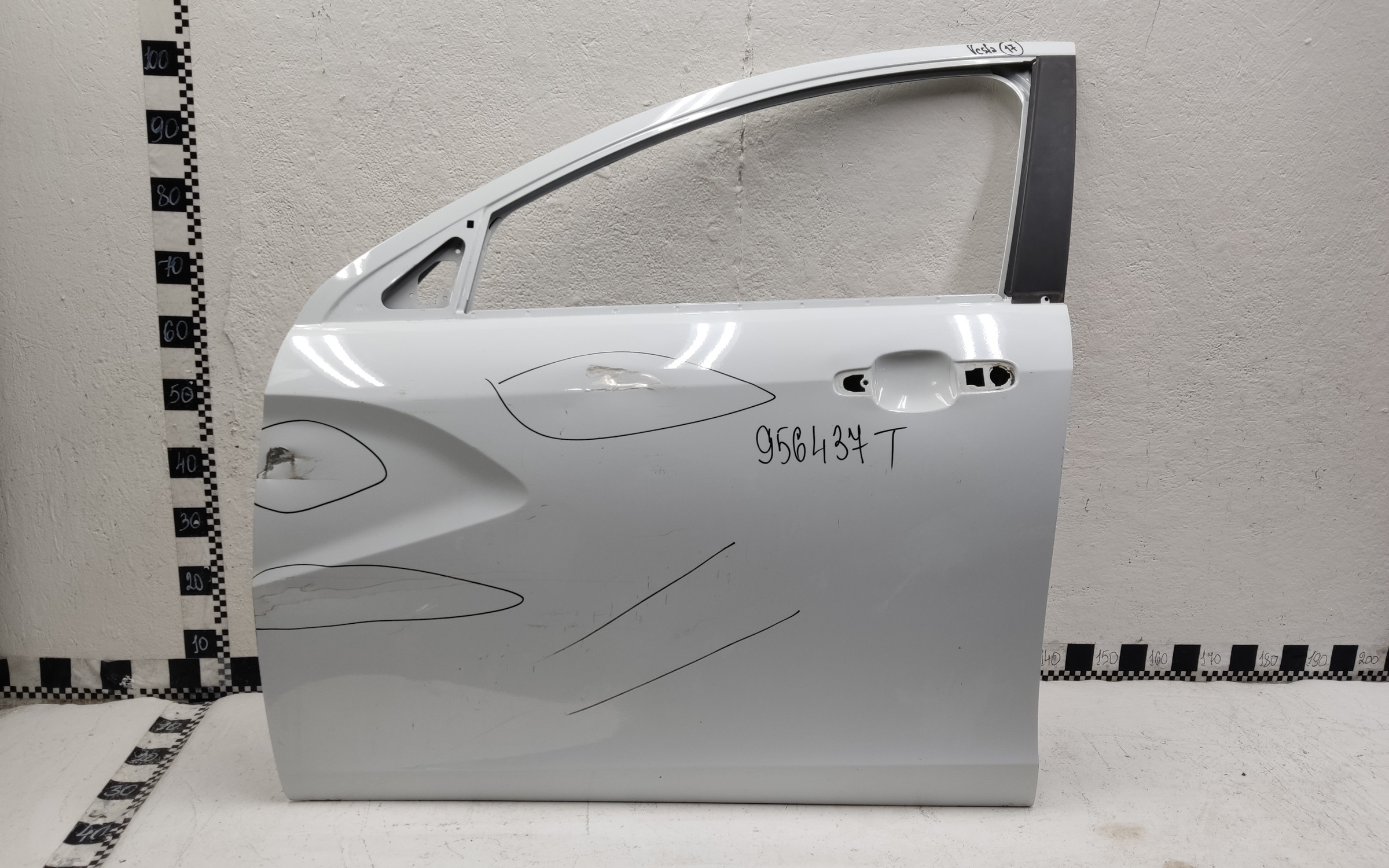 Дверь передняя левая Lada Vesta