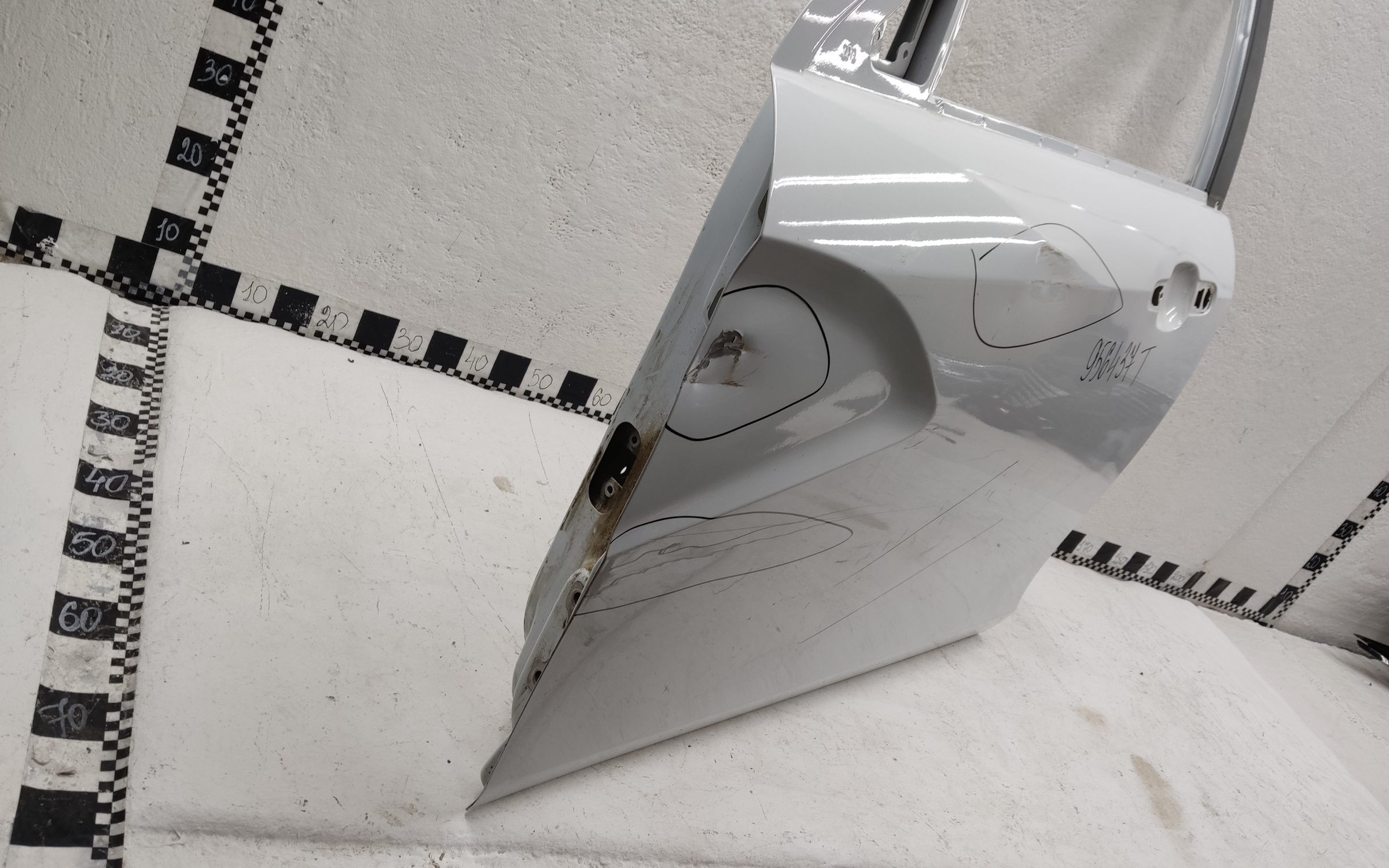 Дверь передняя левая Lada Vesta