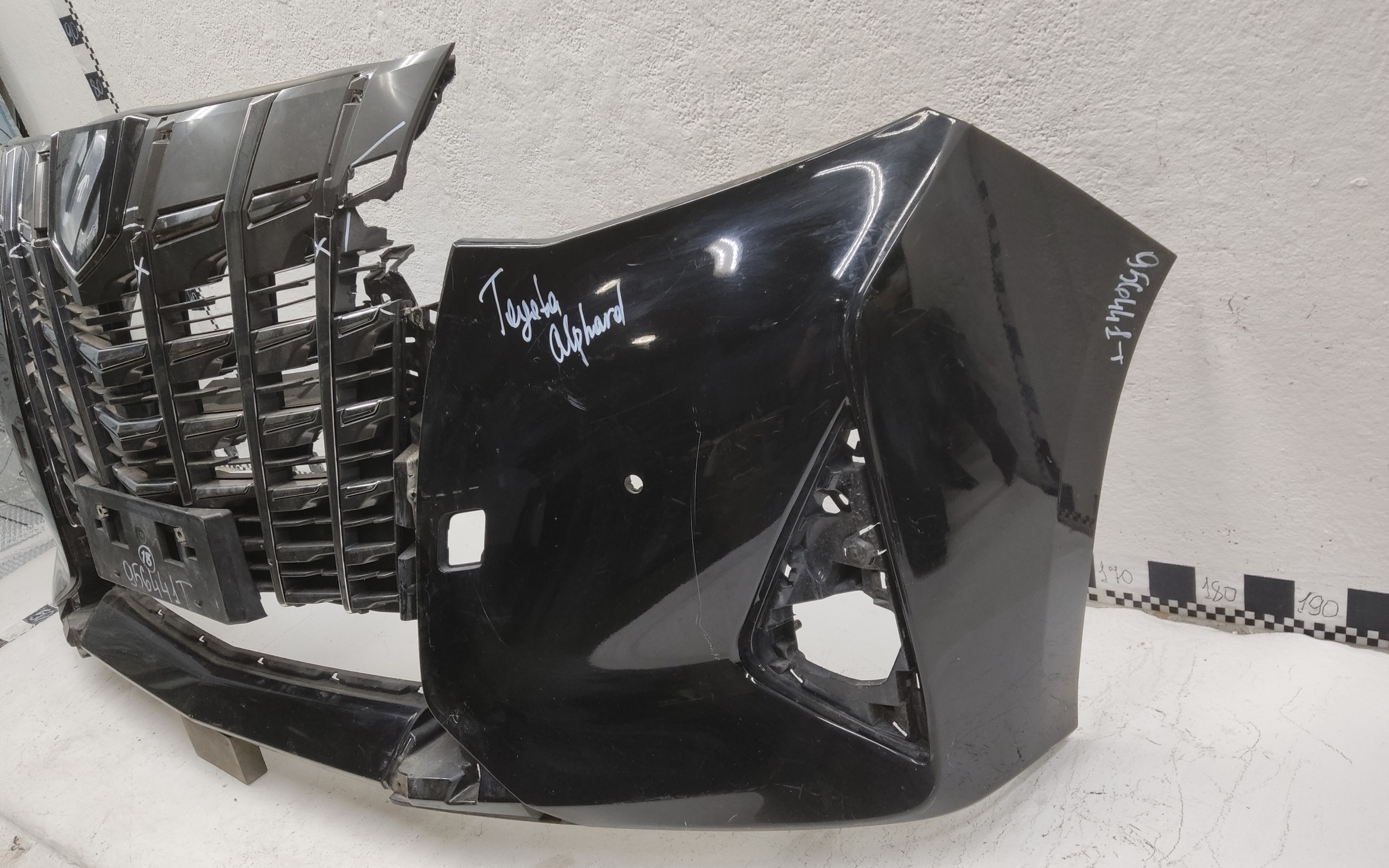 Бампер передний Toyota Alphard 3 Restail