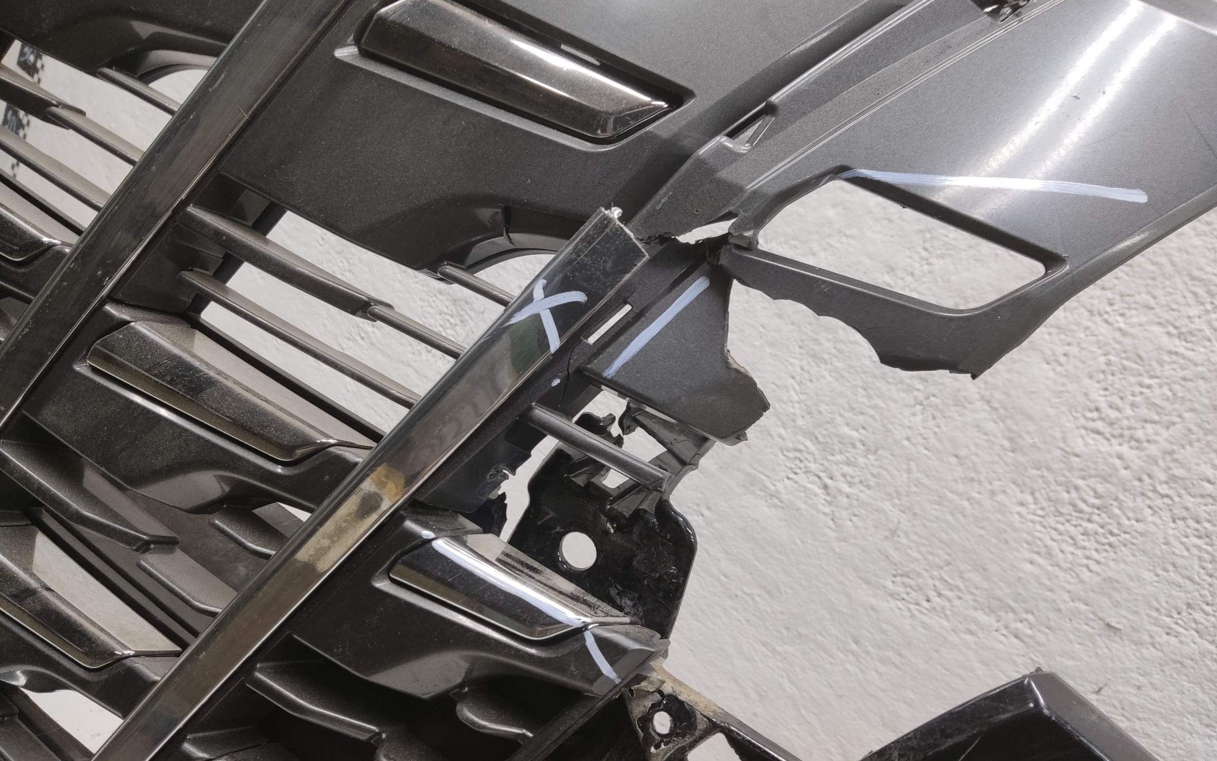 Бампер передний Toyota Alphard 3 Restail