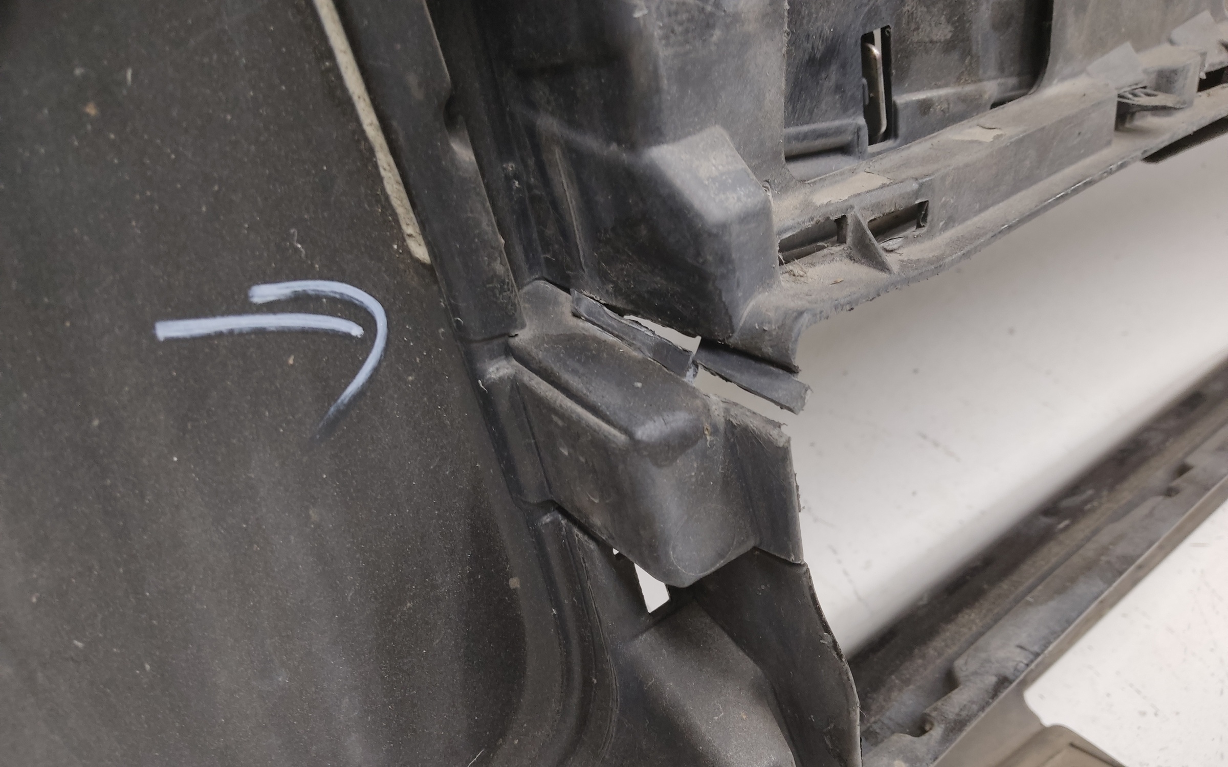 Бампер передний Toyota Alphard 3 Restail