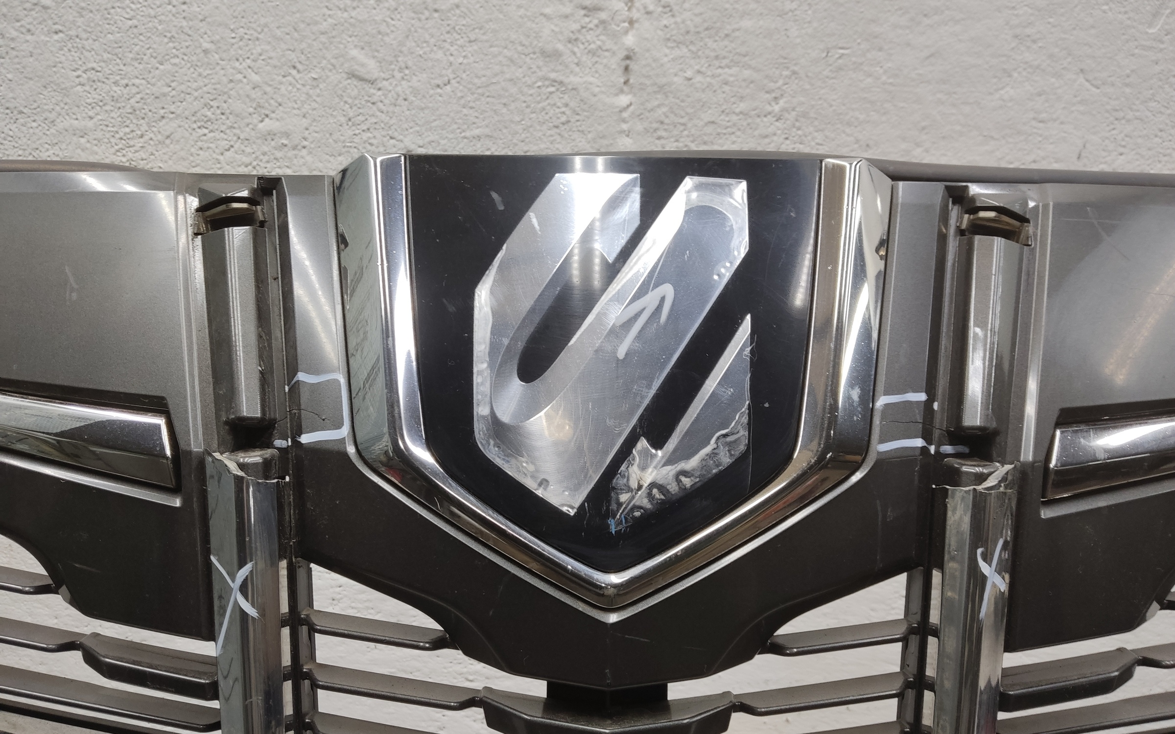 Бампер передний Toyota Alphard 3 Restail