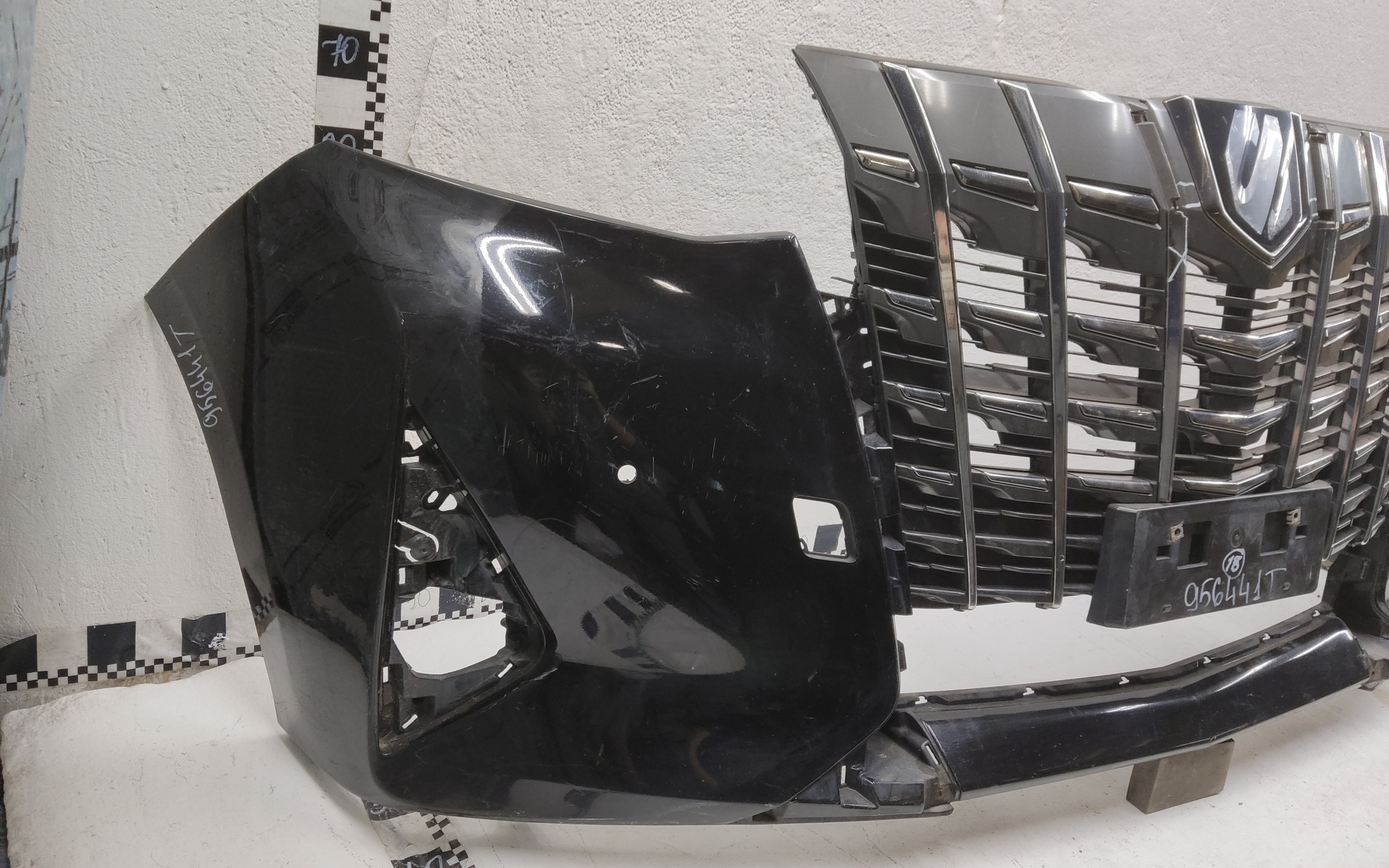 Бампер передний Toyota Alphard 3 Restail