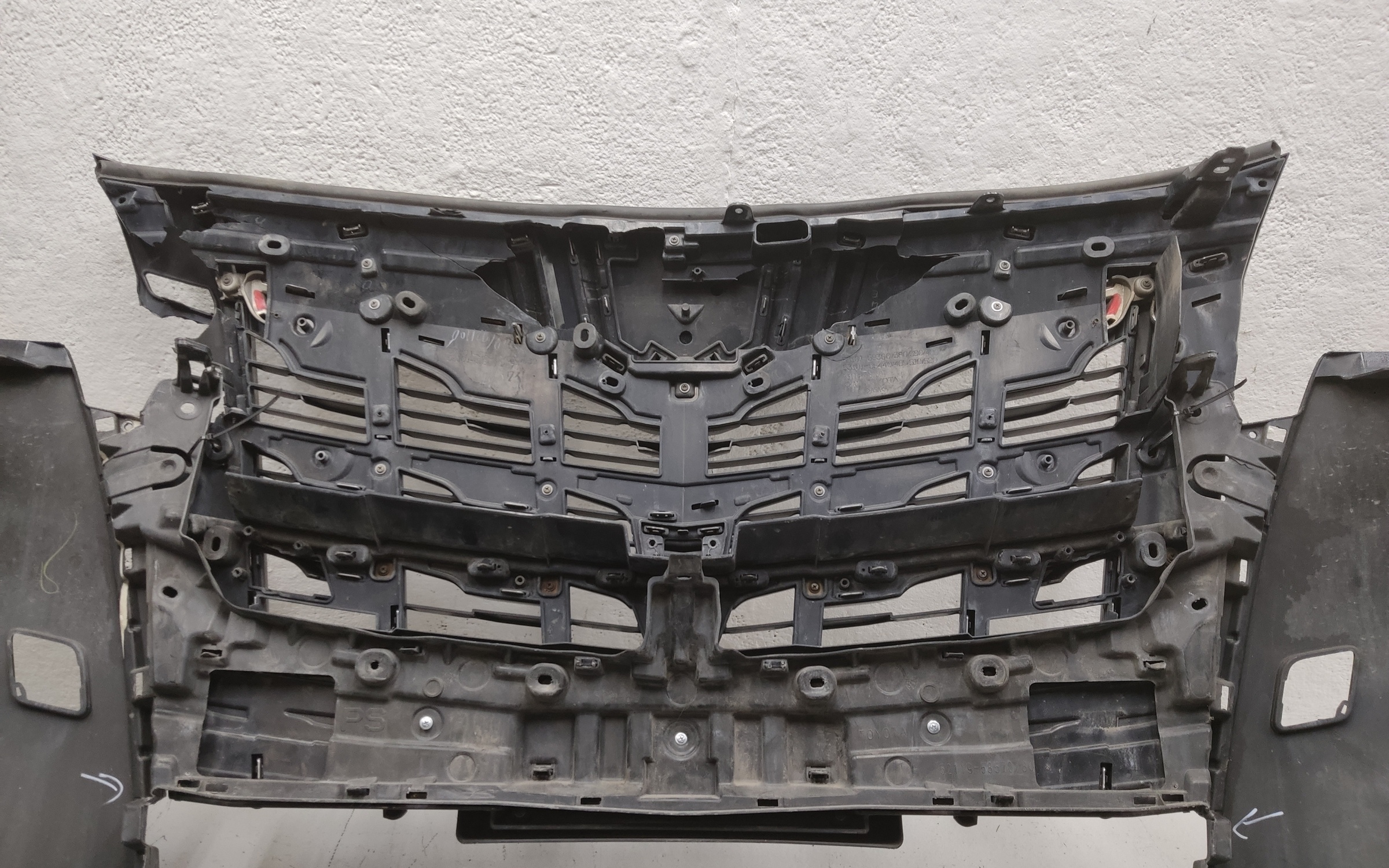 Бампер передний Toyota Alphard 3 Restail