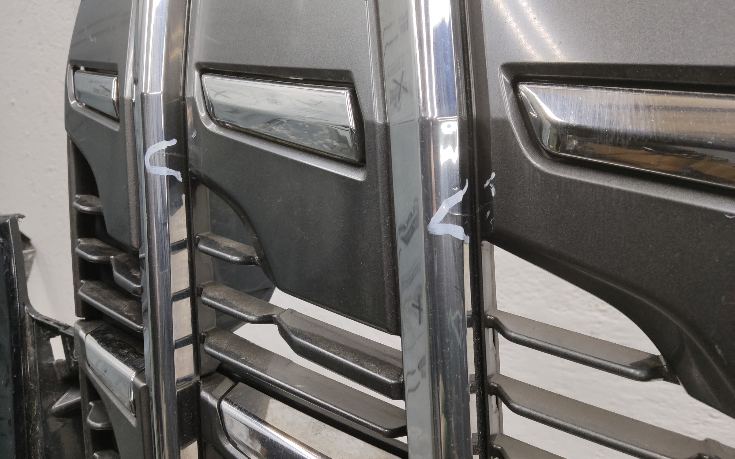 Бампер передний Toyota Alphard 3 Restail